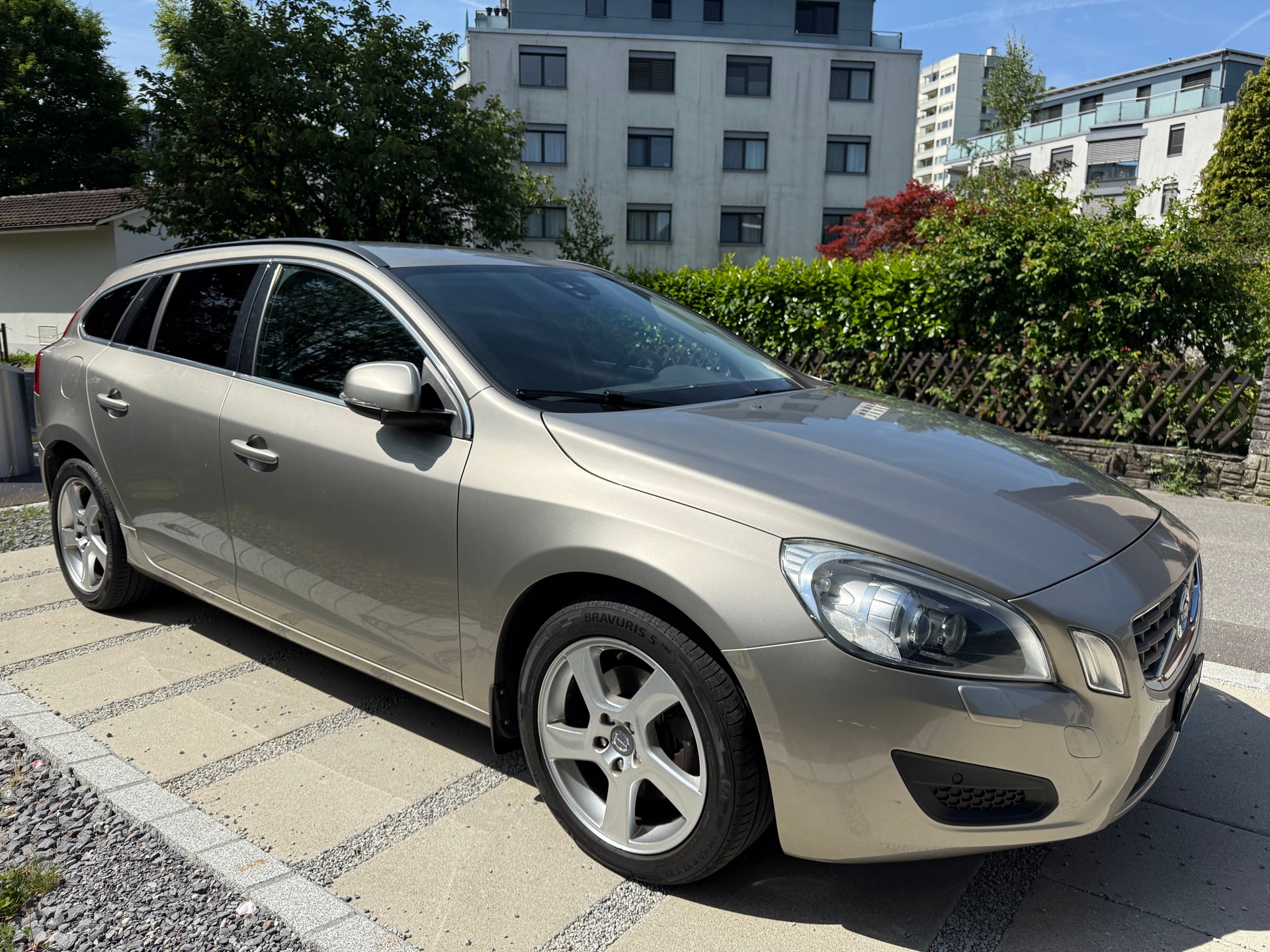 VOLVO 2.0 D3 Momentum (Preis verhandelbar)-image-1