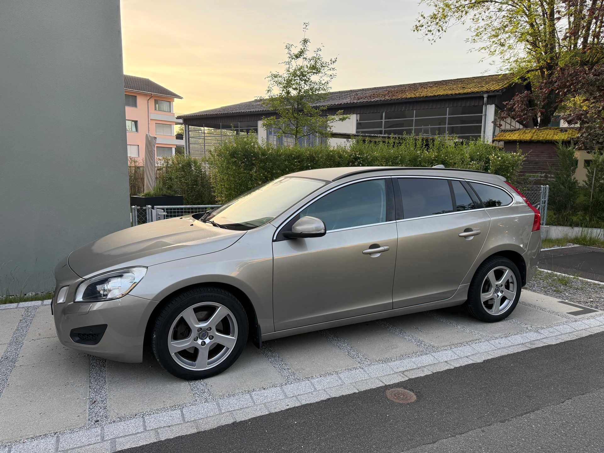 VOLVO 2.0 D3 Momentum (Preis verhandelbar)-image-0