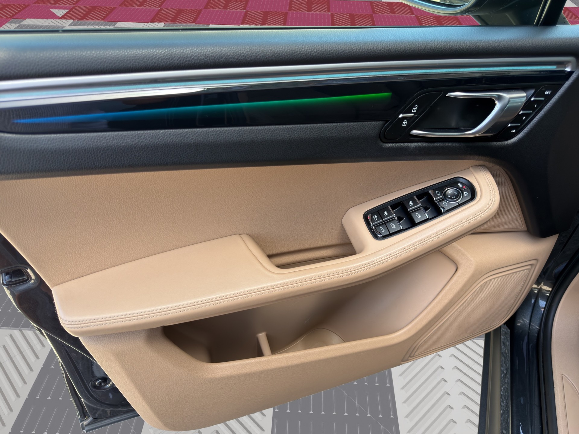 PORSCHE Macan PDK-image-12