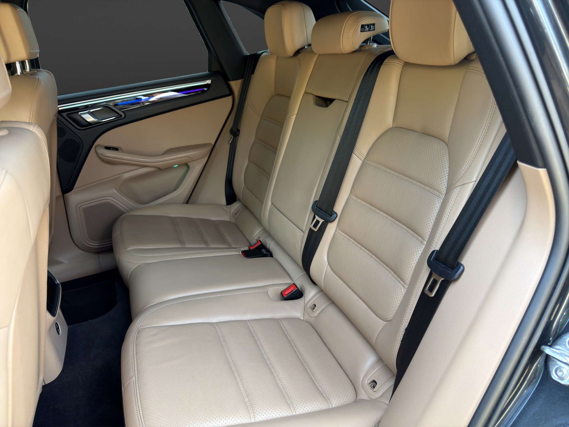 PORSCHE Macan PDK-image-9