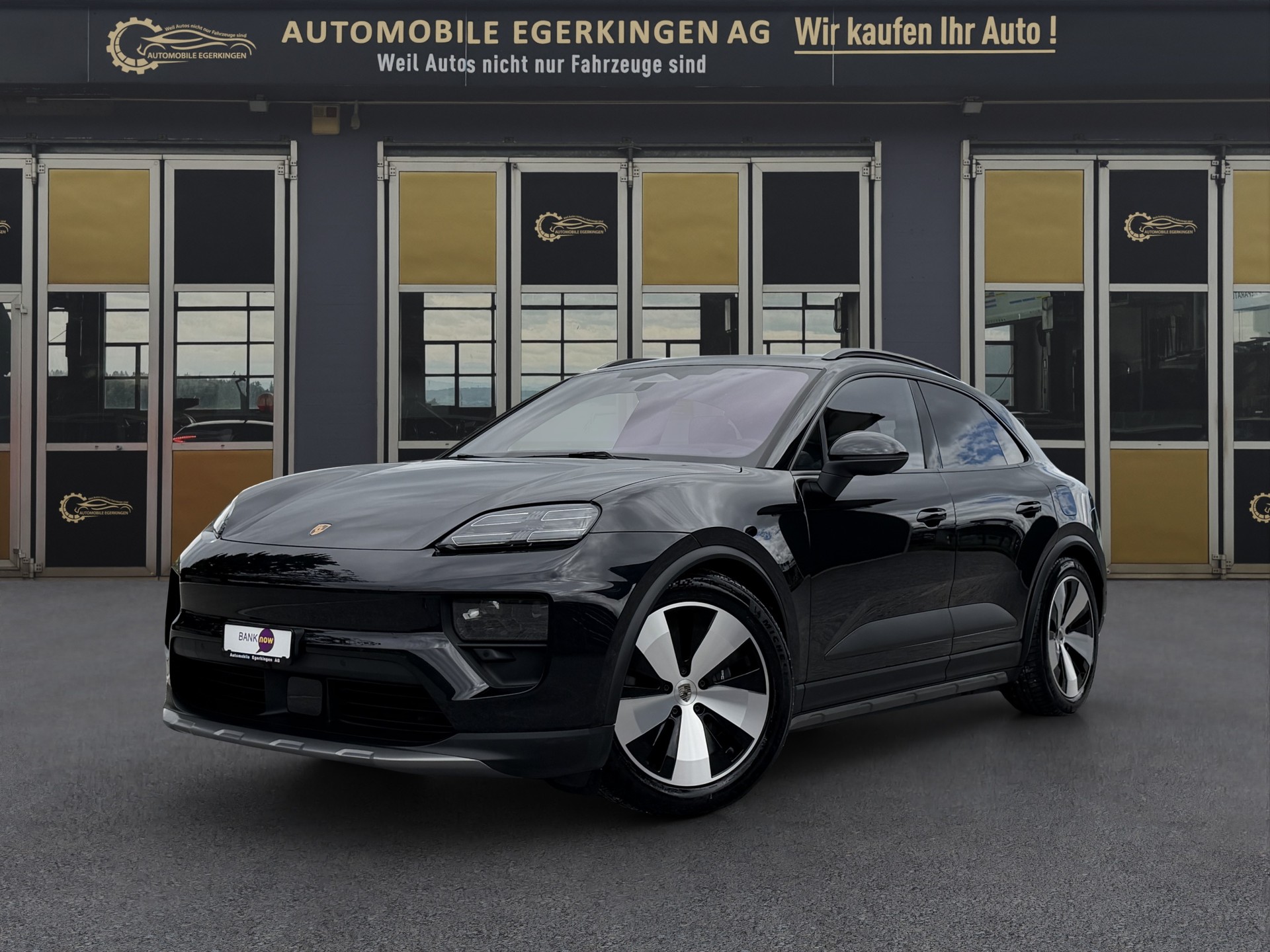 PORSCHE Macan 4-image-0
