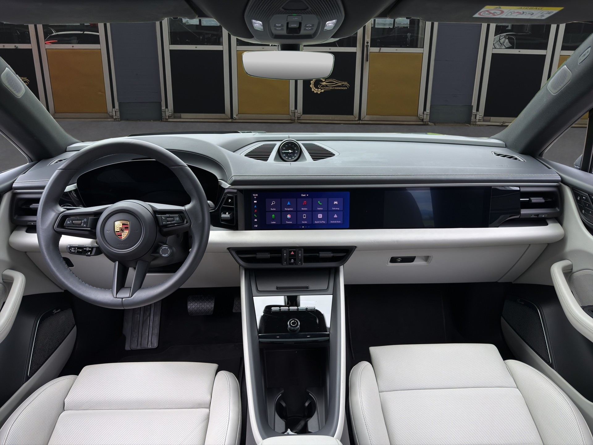 PORSCHE Macan 4-image-10