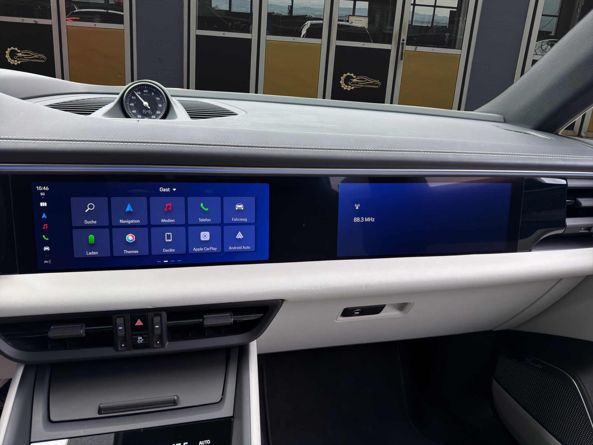 PORSCHE Macan 4-image-15