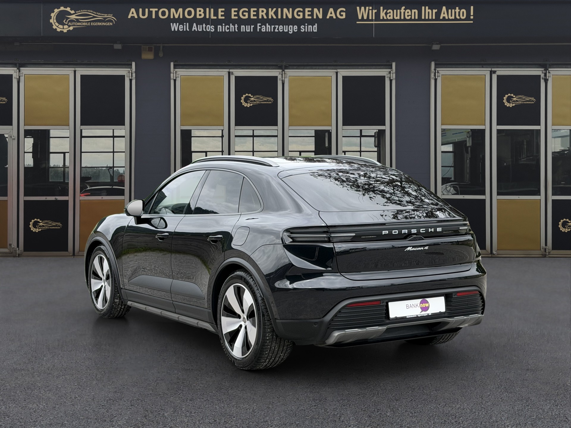 PORSCHE Macan 4-image-6