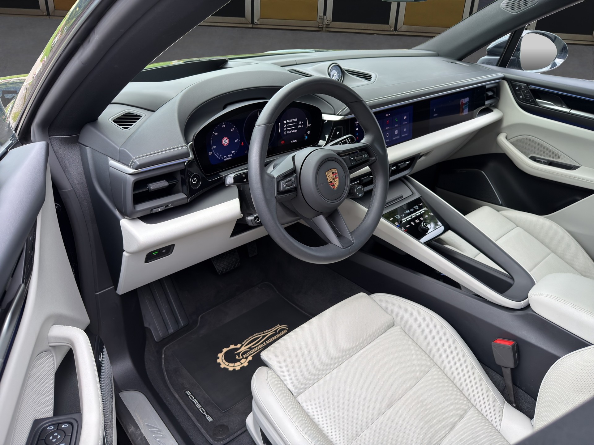 PORSCHE Macan 4-image-8