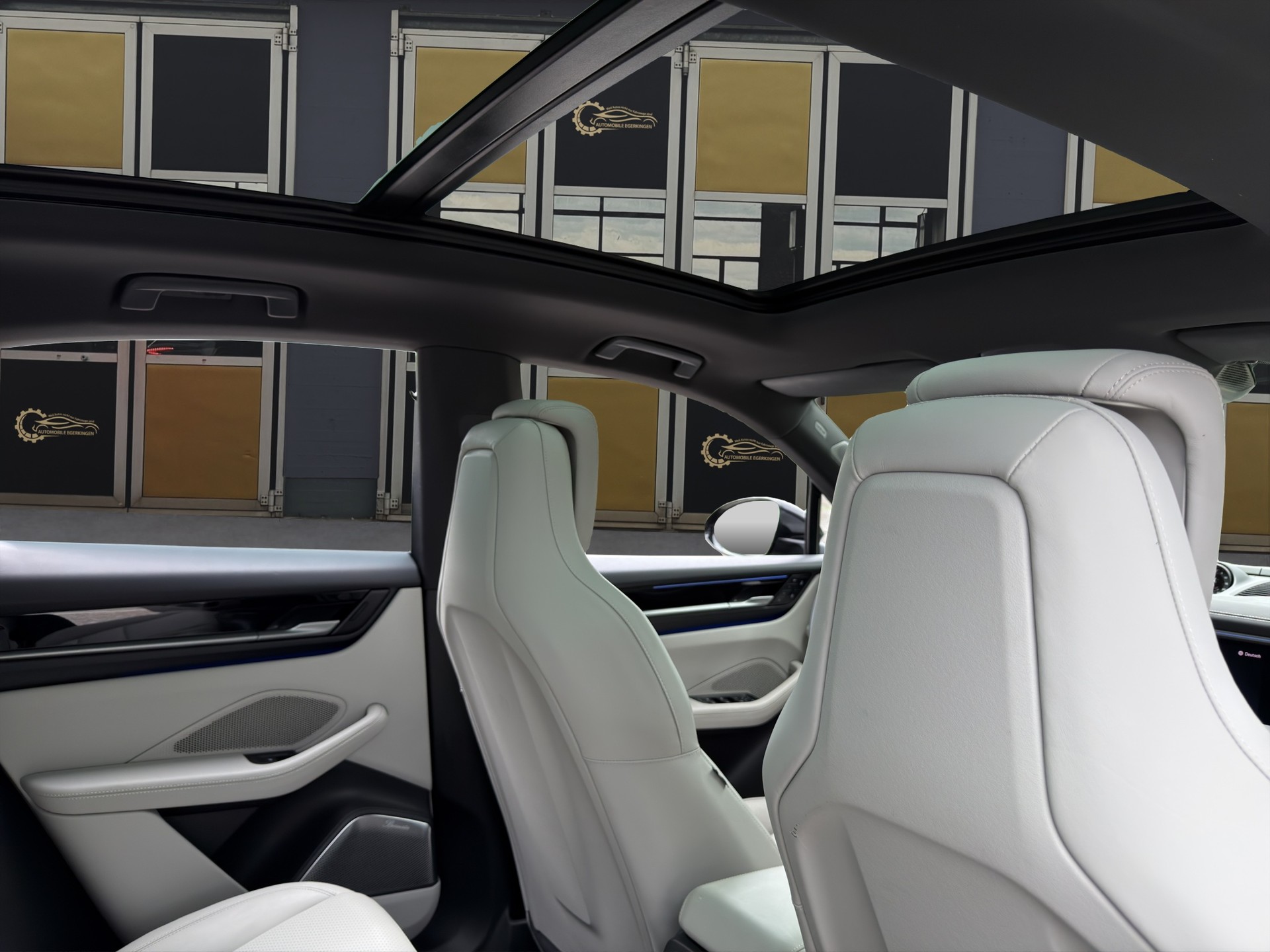 PORSCHE Macan 4-image-13