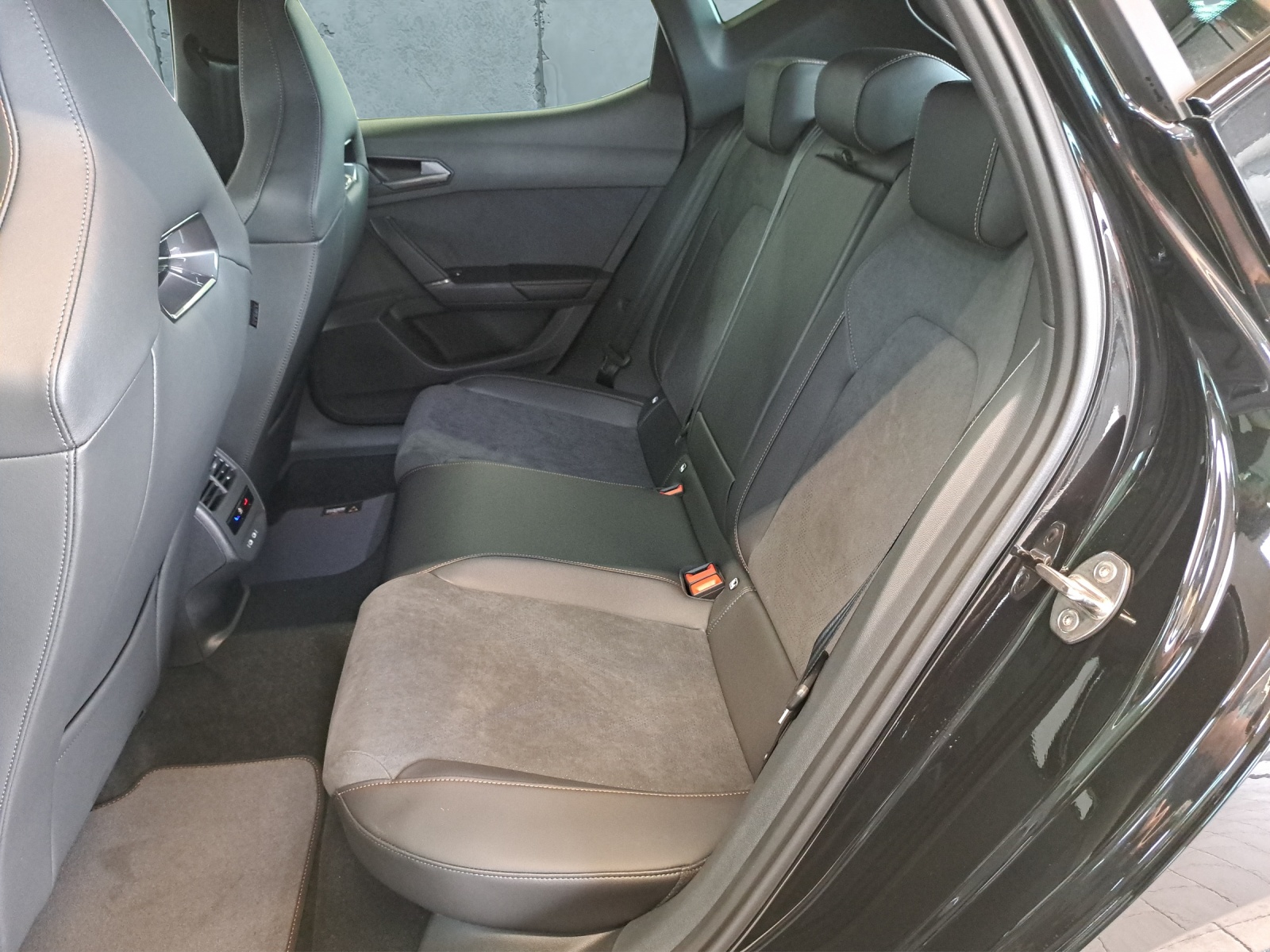 CUPRA Leon 2.0 TSI 300 VZ DSG-image-15