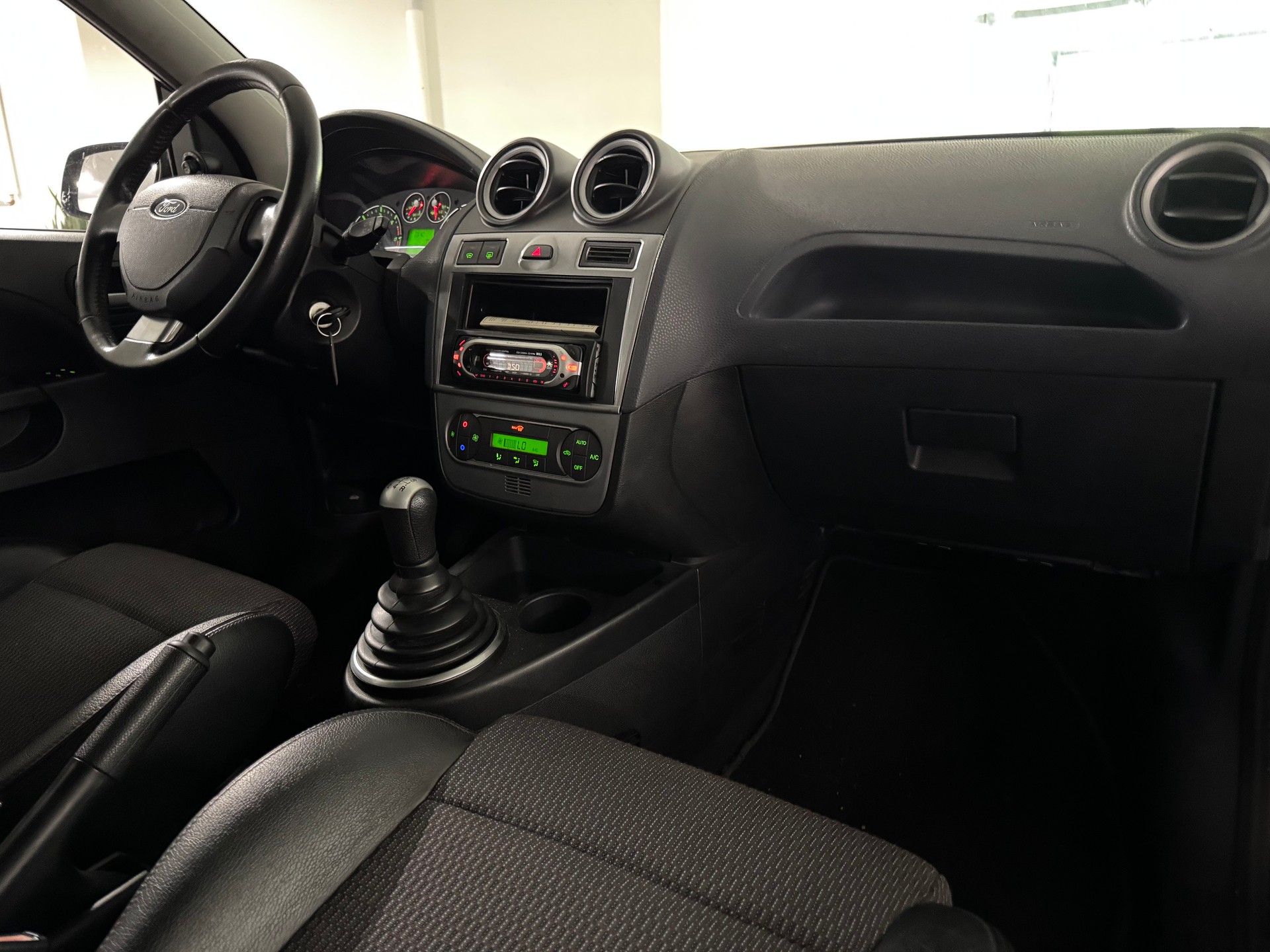 FORD Fiesta 1.6 TDCi Trend-image-12