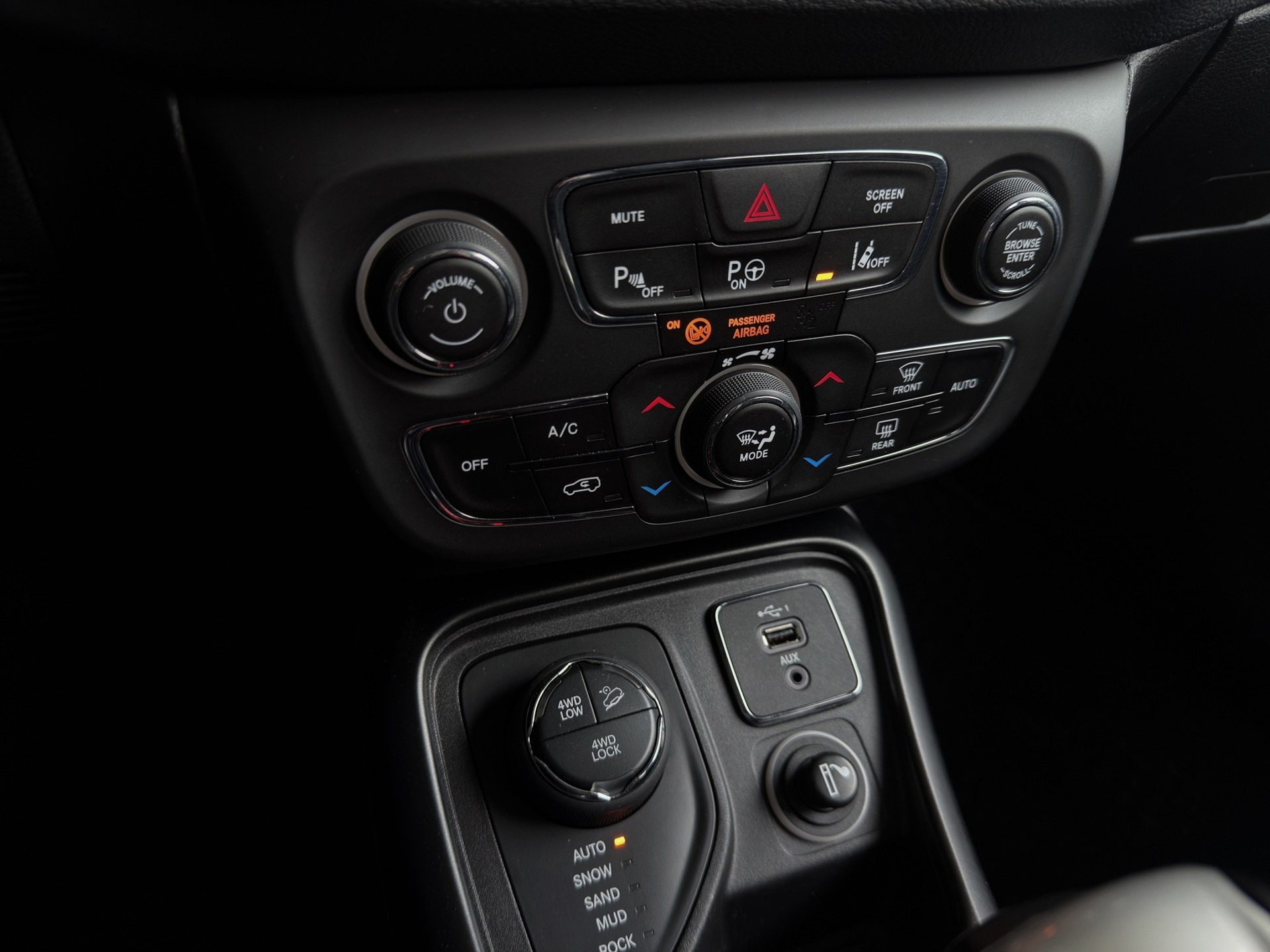 JEEP Compass 2.0CRD Trailhawk AWD 9ATX-image-13