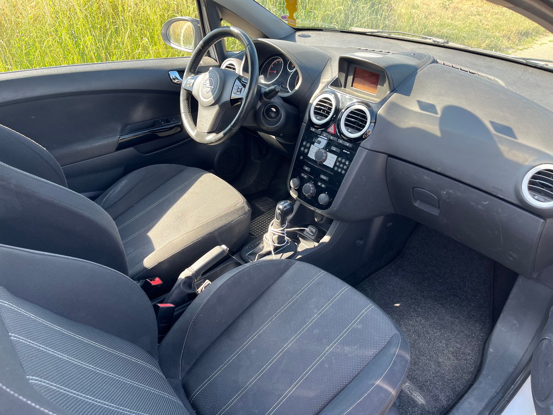 OPEL Corsa 1.4 Automatic-image-9