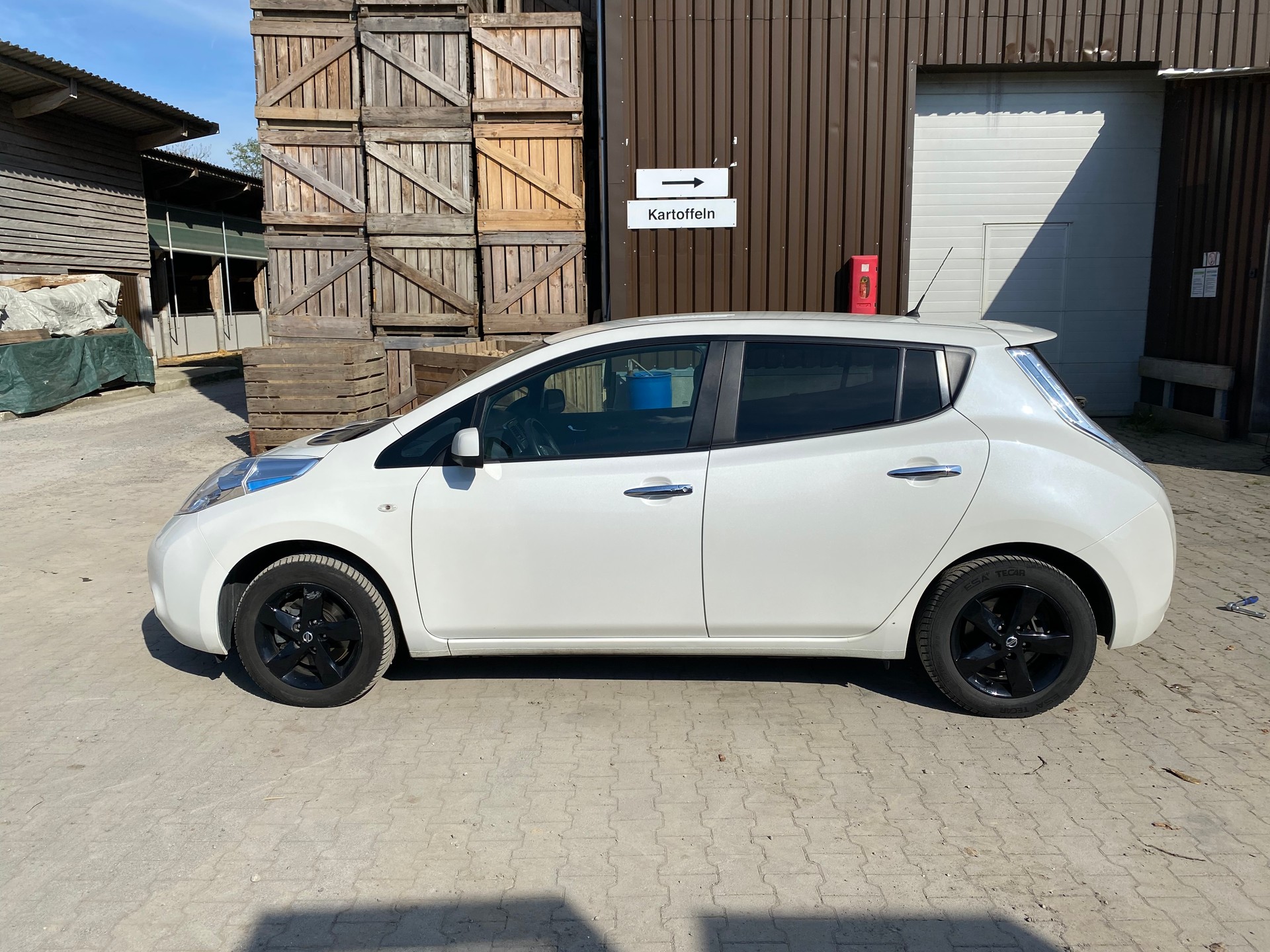 NISSAN Tekna-image-1
