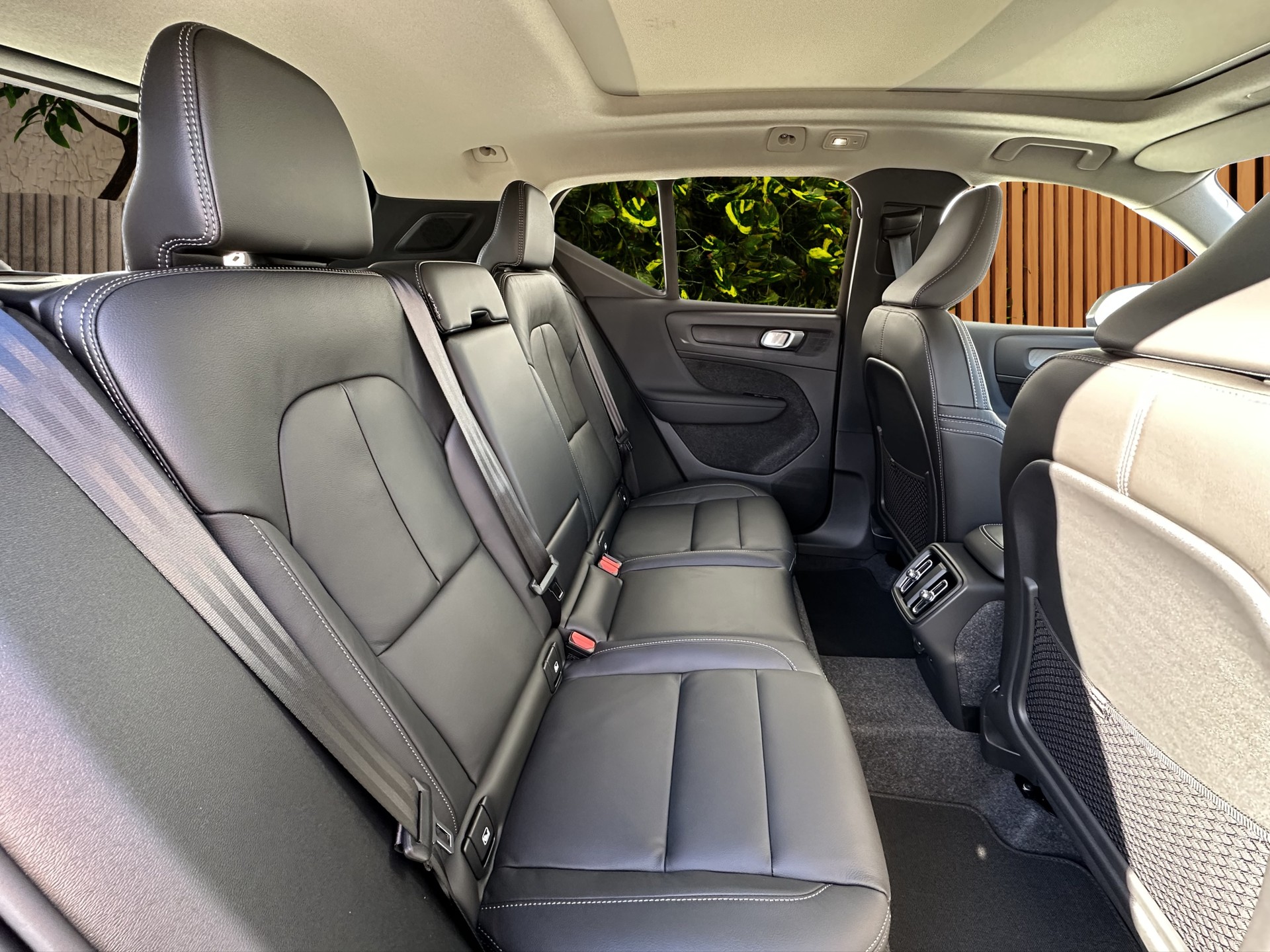 VOLVO XC40 2.0 B4 MH Ultra Dark-image-12