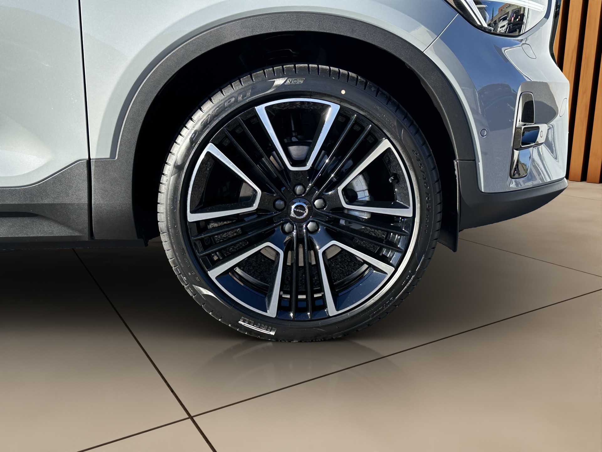 VOLVO XC40 2.0 B4 MH Ultra Dark-image-7