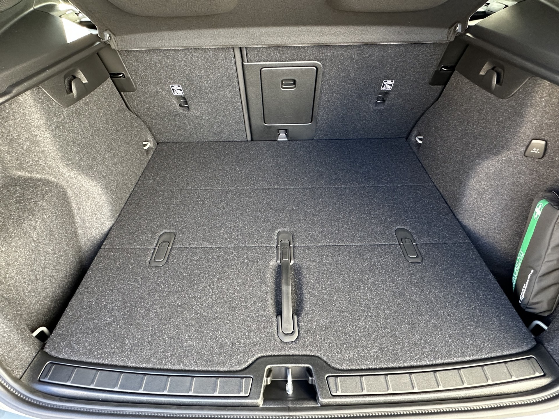 VOLVO XC40 2.0 B4 MH Ultra Dark-image-14