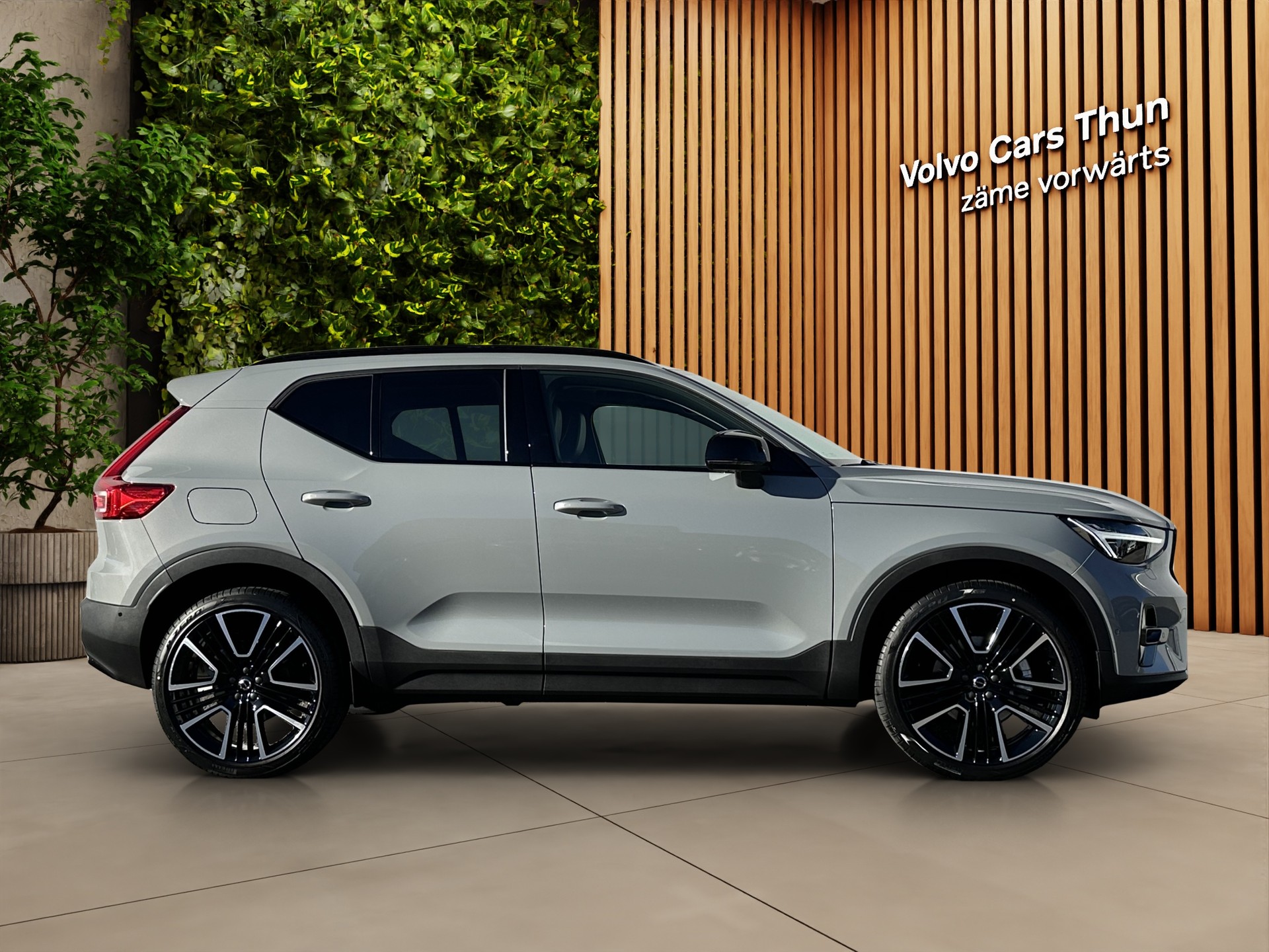 VOLVO XC40 2.0 B4 MH Ultra Dark-image-3