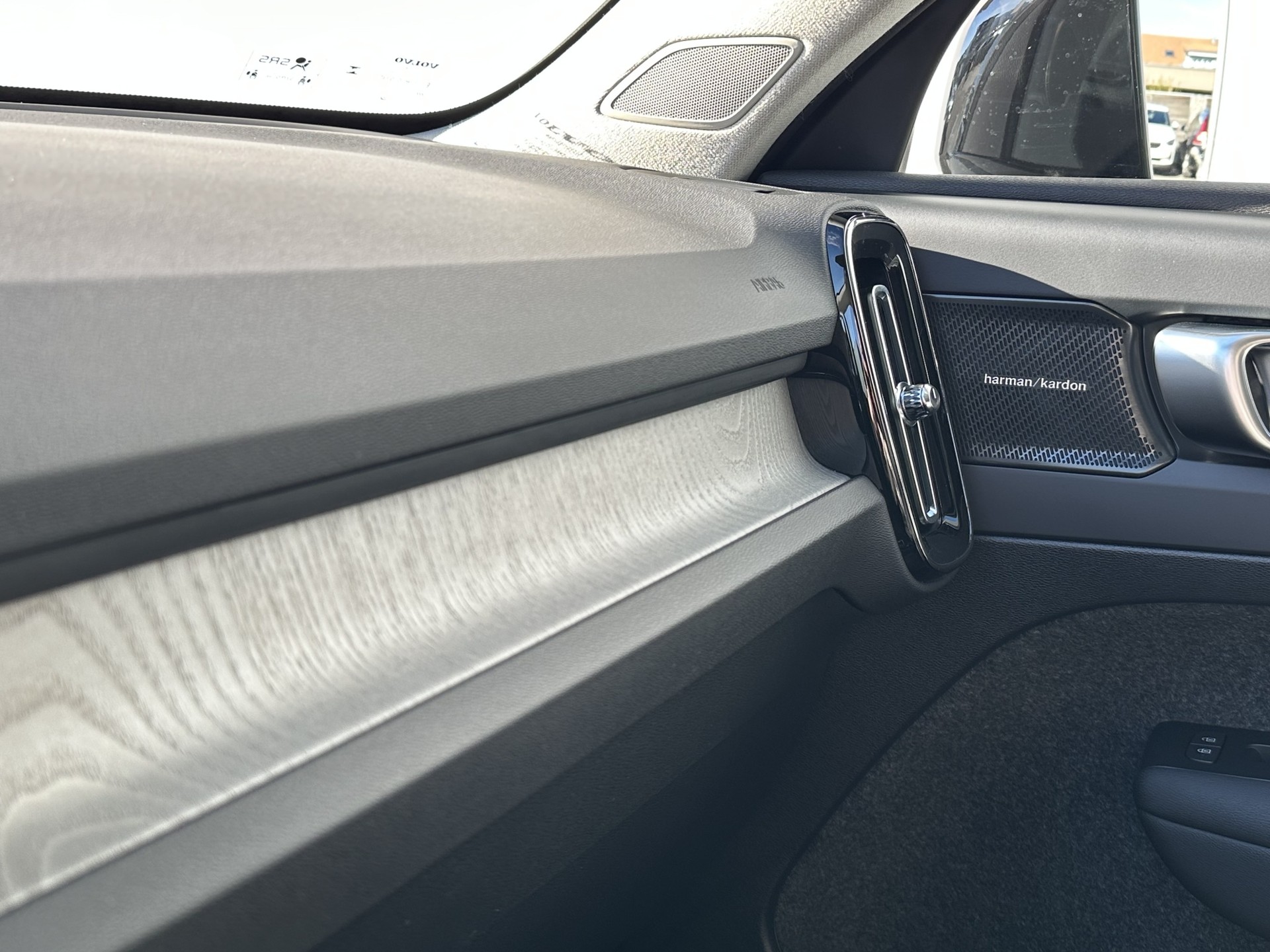 VOLVO XC40 2.0 B4 MH Ultra Dark-image-11