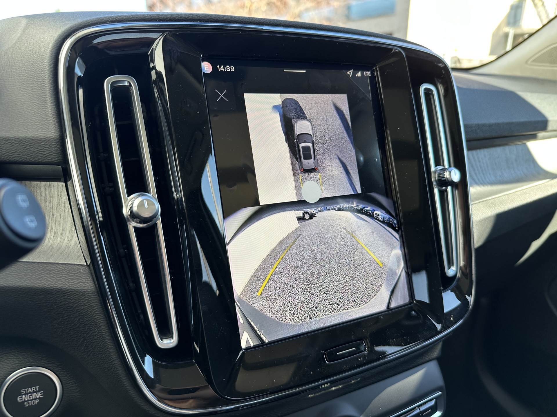 VOLVO XC40 2.0 B4 MH Ultra Dark-image-10