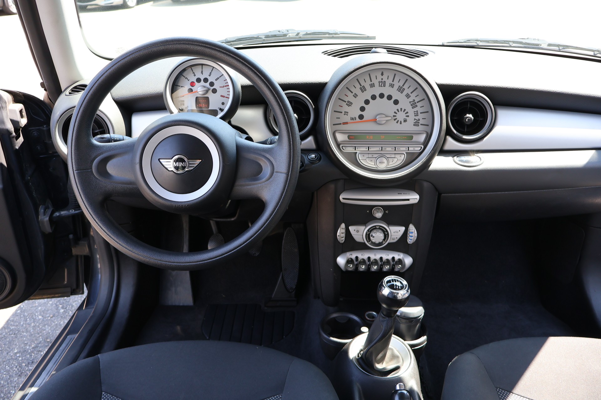 MINI One-image-15