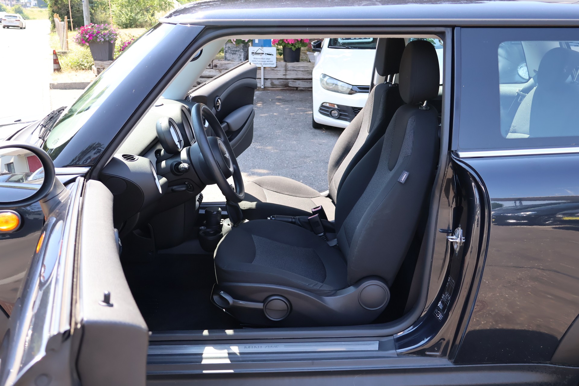 MINI One-image-9