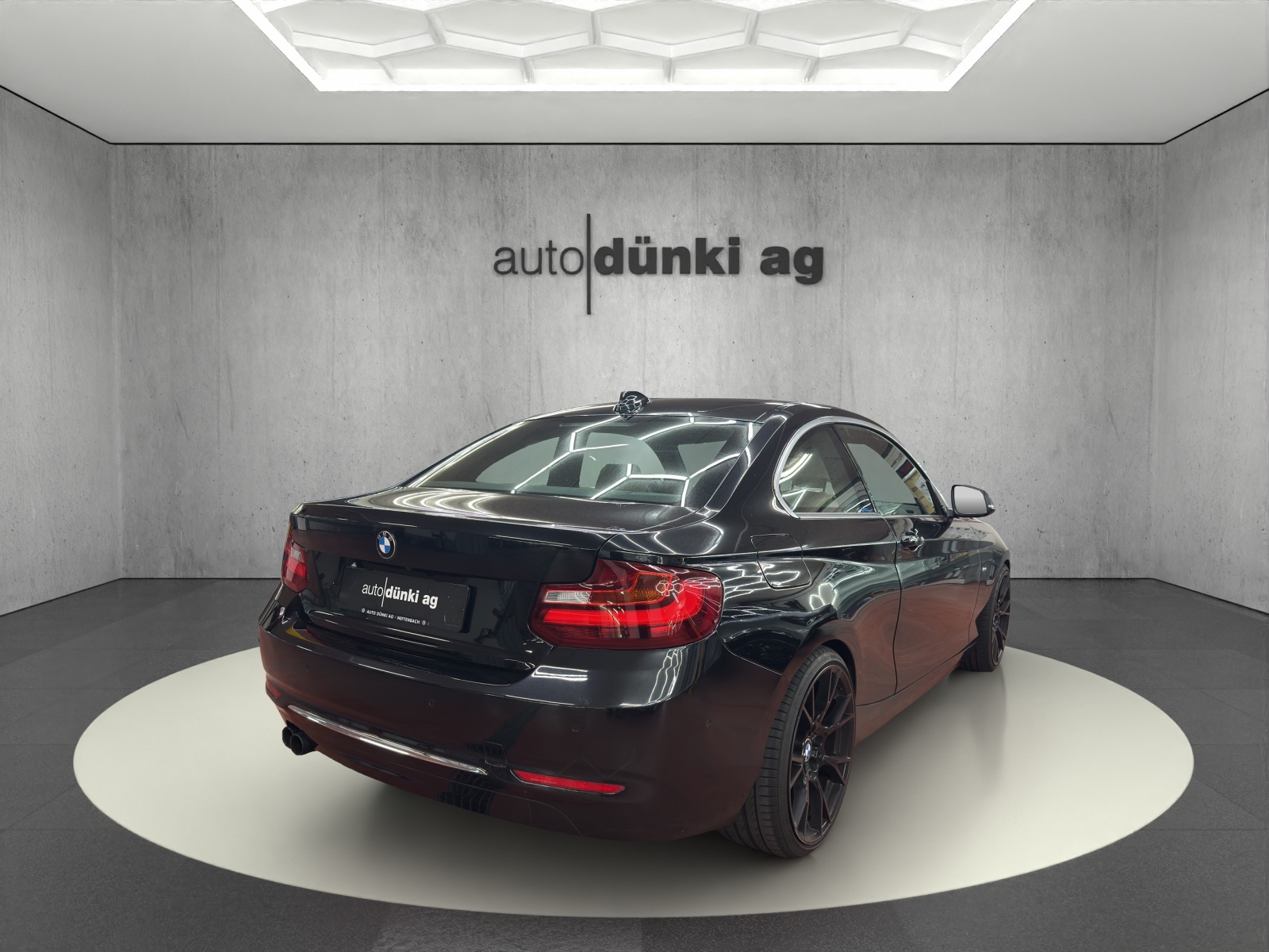 BMW 220i Luxury Line Steptronic-image-4