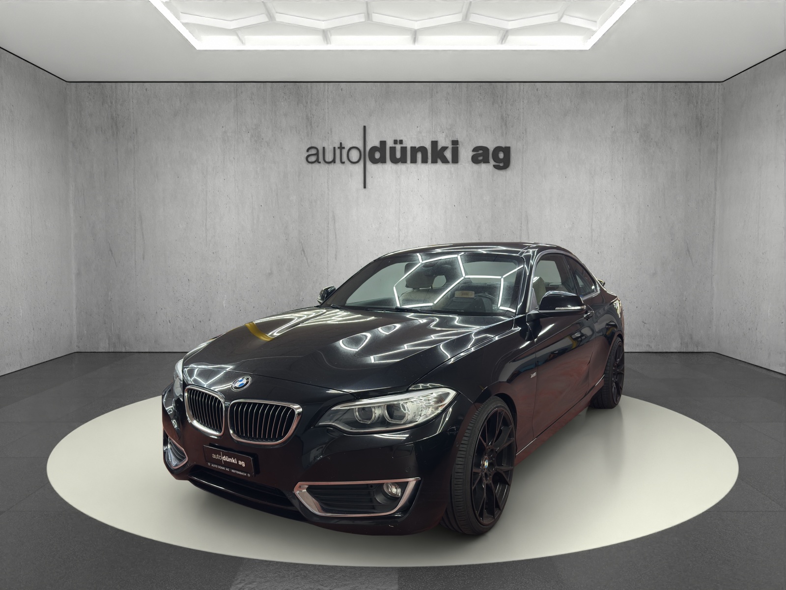 BMW 220i Luxury Line Steptronic-image-0