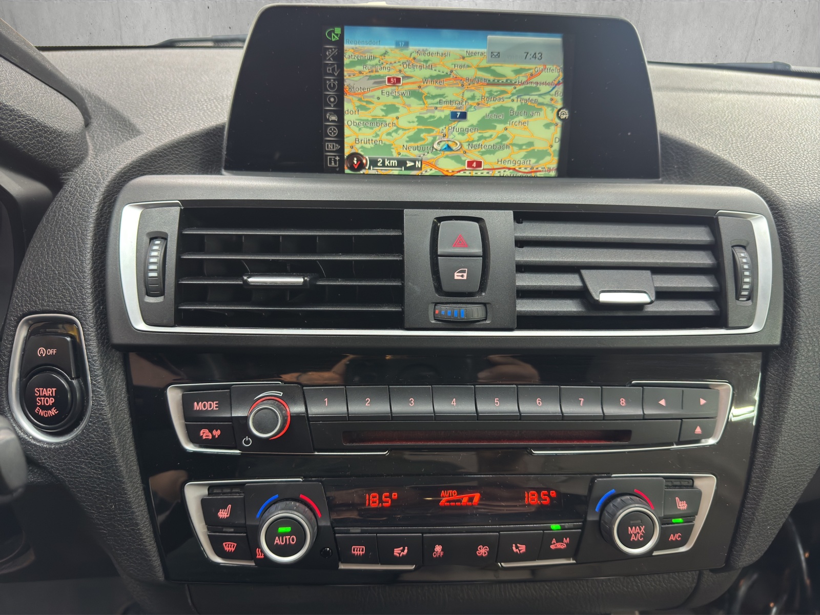 BMW 220i Luxury Line Steptronic-image-10