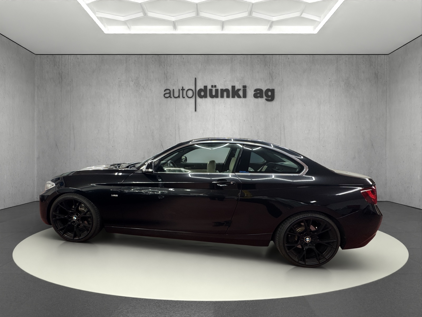 BMW 220i Luxury Line Steptronic-image-1