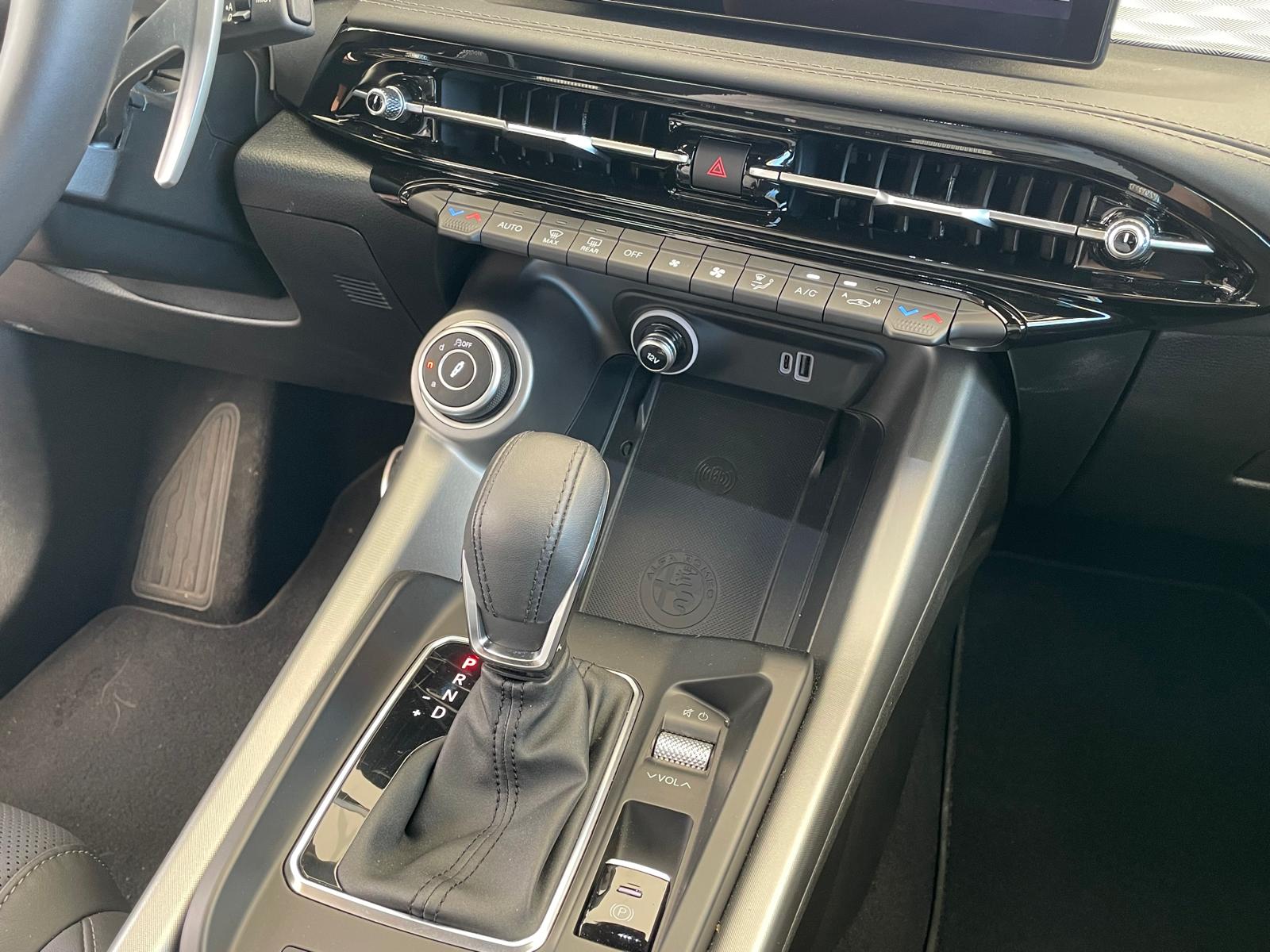 ALFA ROMEO Tonale 1.3 Plug-in-Hybrid Q4 Veloce Pack Premium-image-12