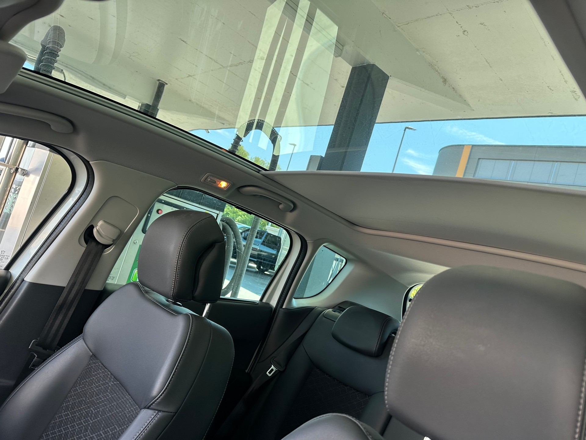 PEUGEOT 3008 1.2 Pure Tech Business Line-image-6