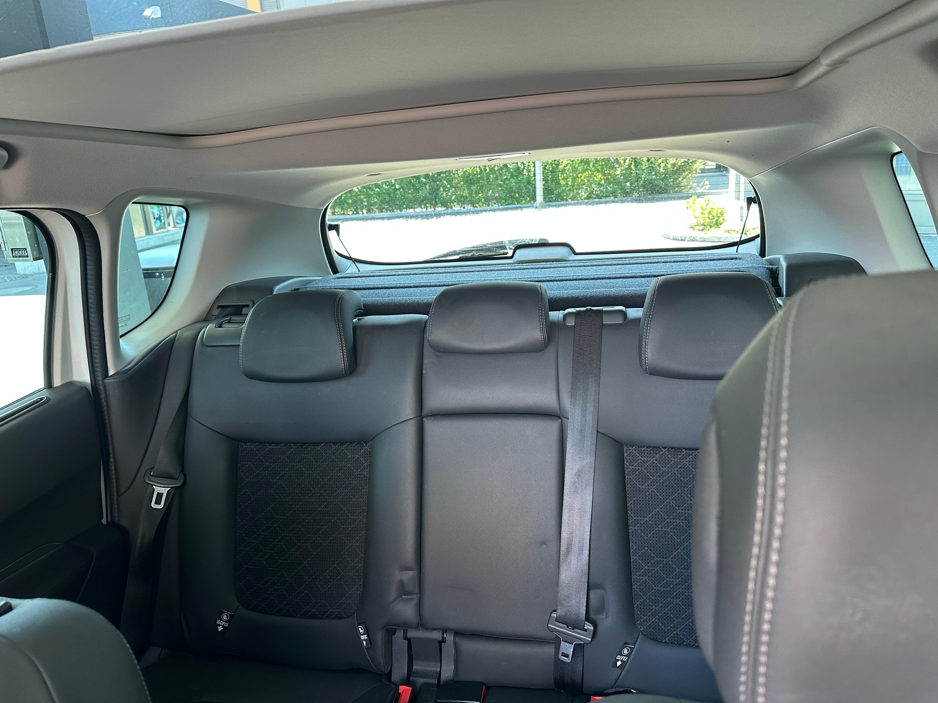 PEUGEOT 3008 1.2 Pure Tech Business Line-image-8