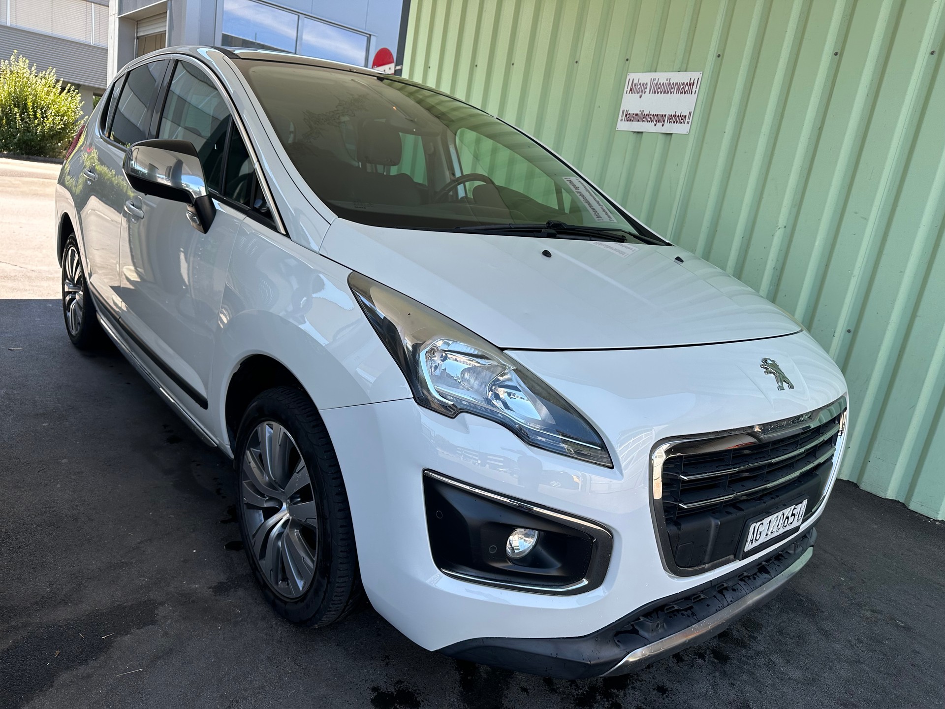 PEUGEOT 3008 1.2 Pure Tech Business Line-image-2