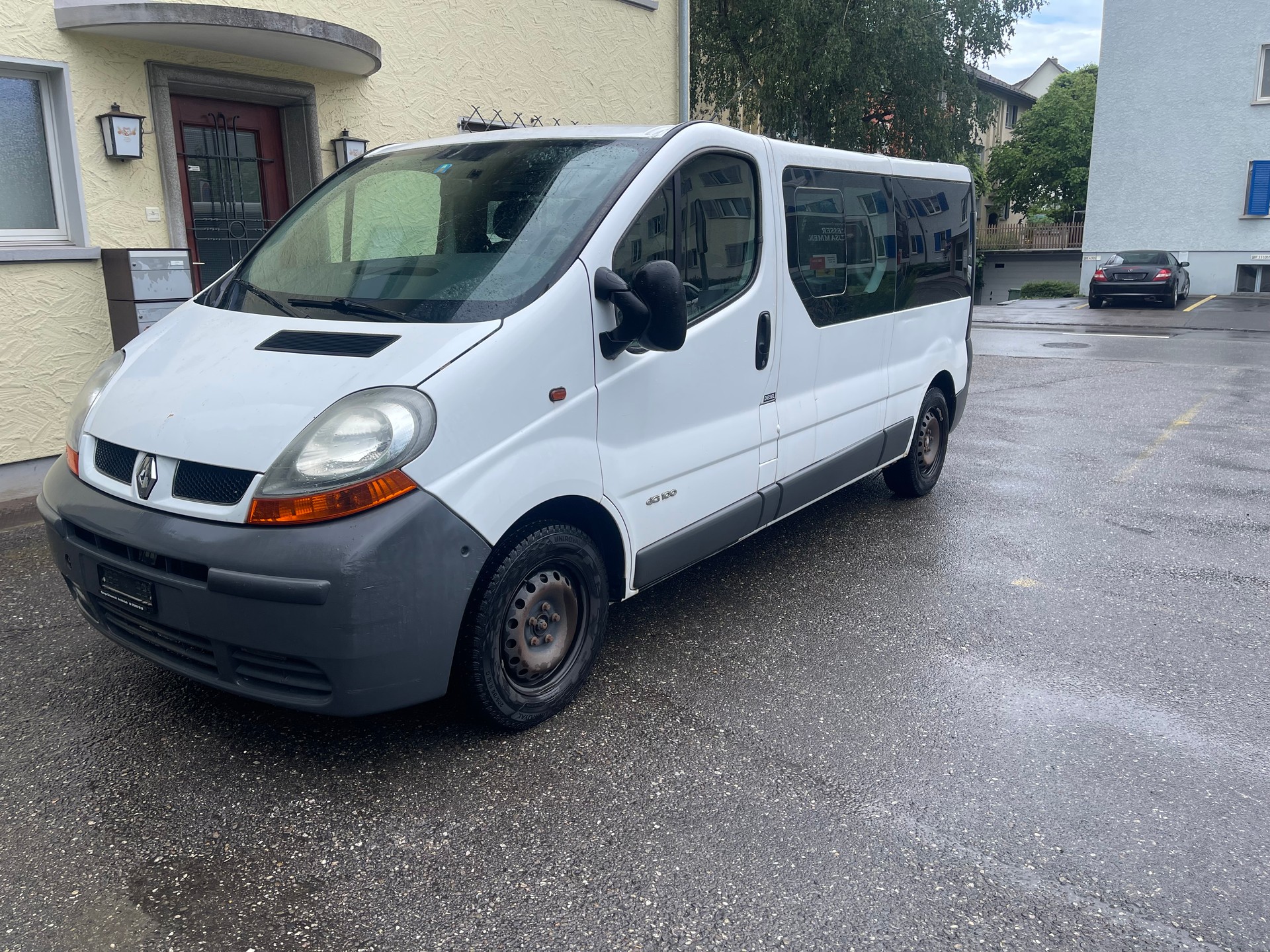 RENAULT Trafic 1.9 dCi 100 2.9t-image-1