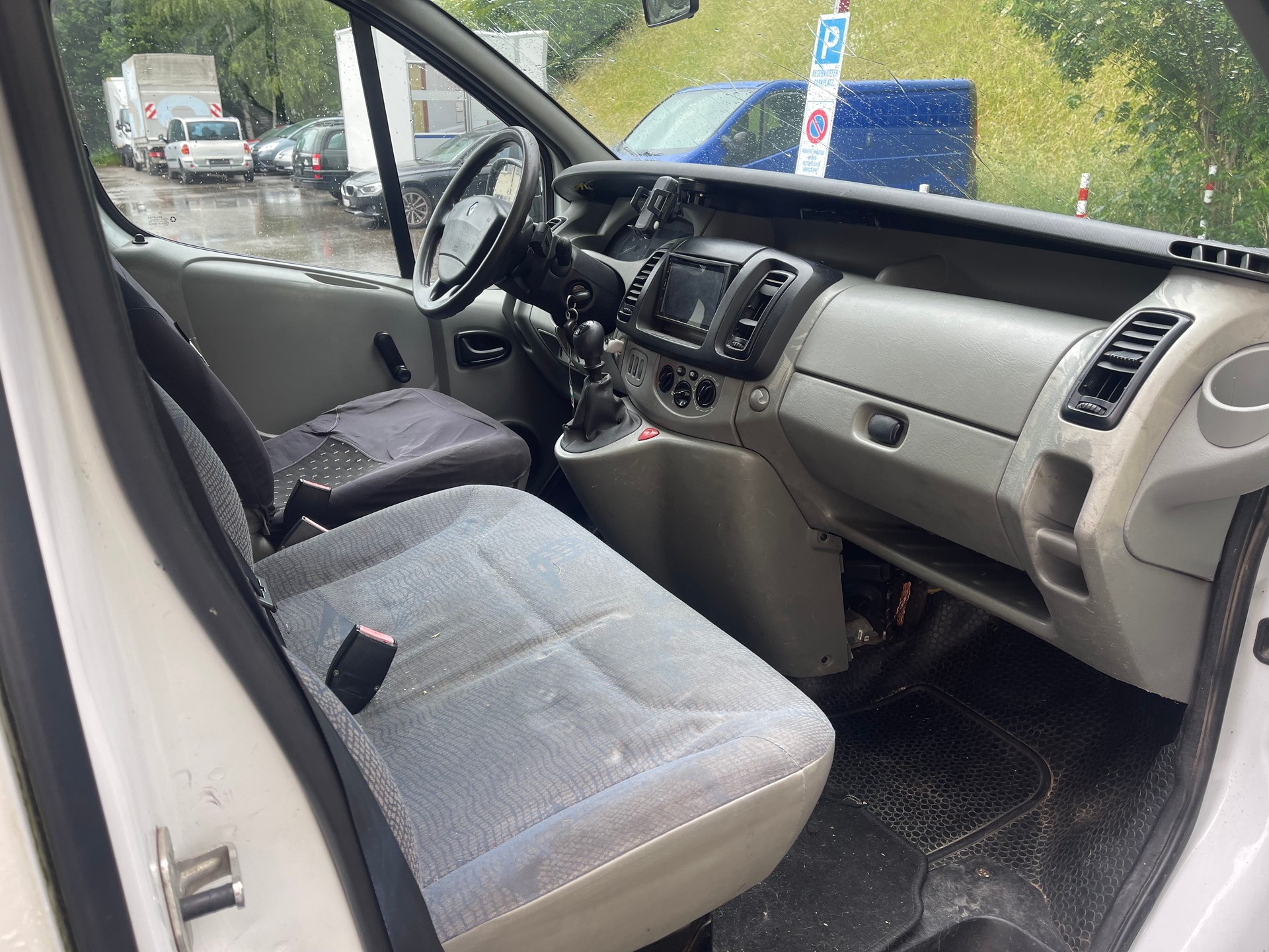 RENAULT Trafic 1.9 dCi 100 2.9t-image-5