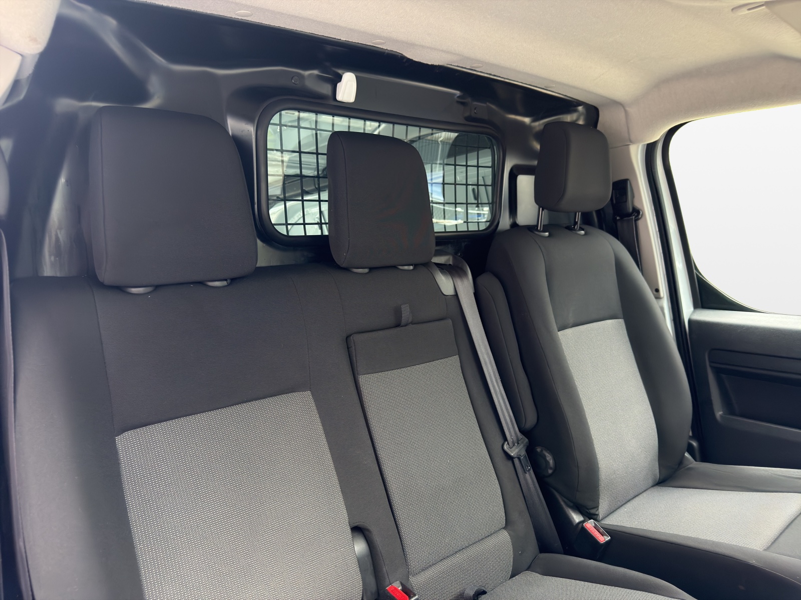 PEUGEOT Expert 1.5 BlueHDi 100 S&S Standard-image-15