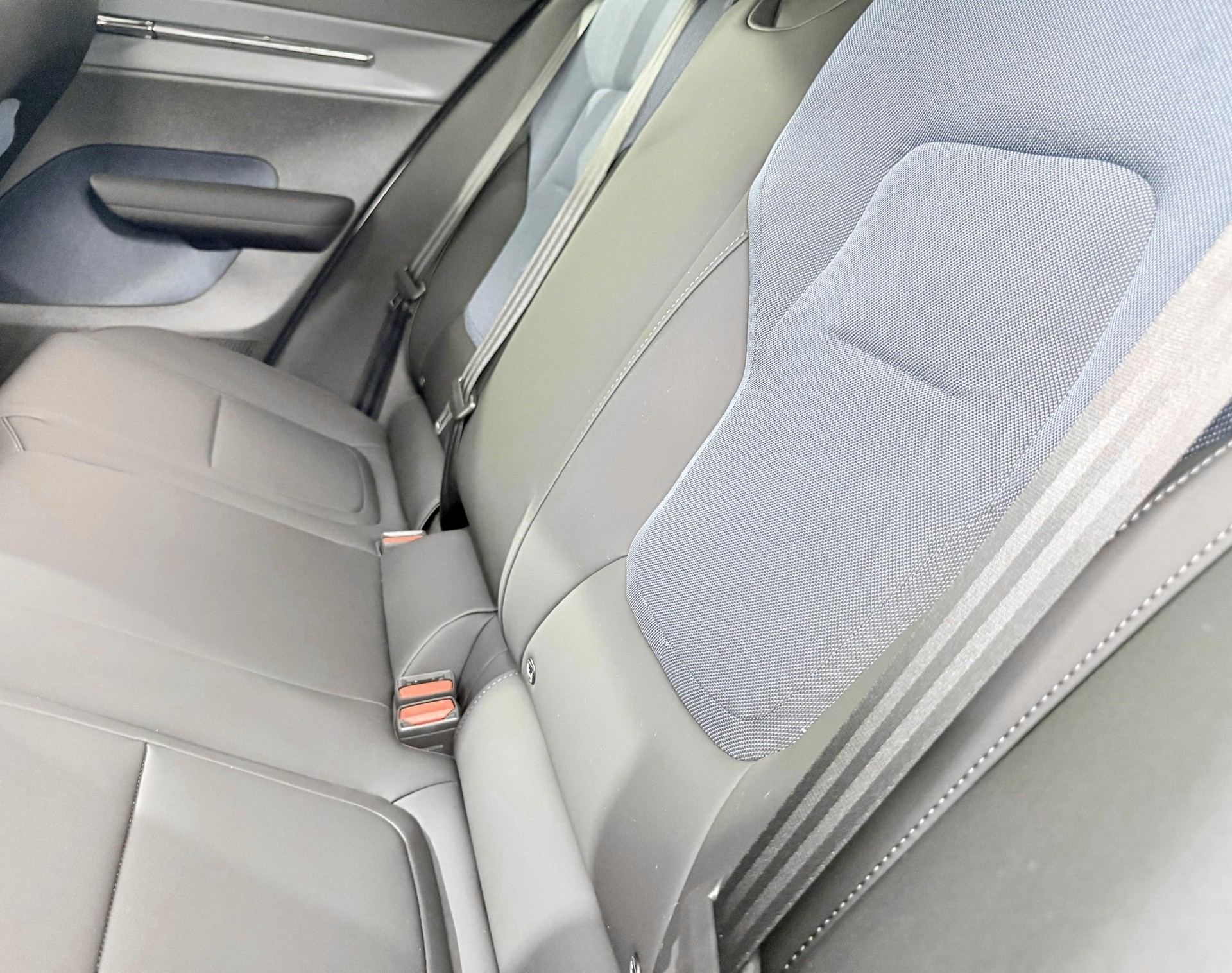 VOLVO EX 30 E60 Twin Plus Performance-image-4