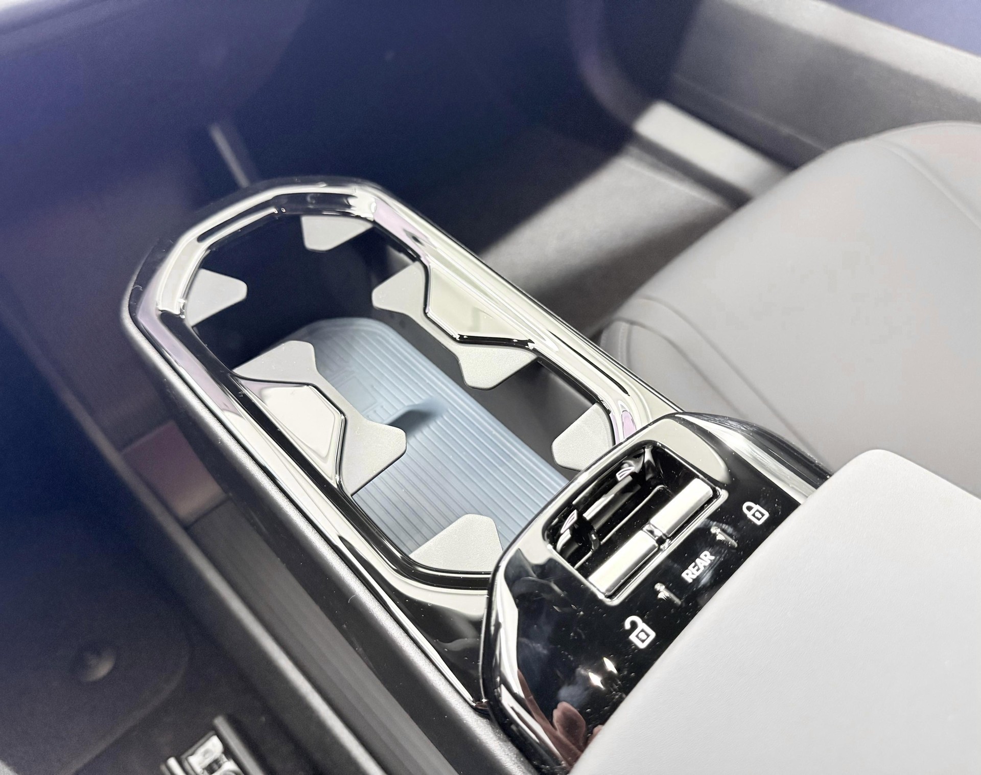VOLVO EX 30 E60 Twin Plus Performance-image-10