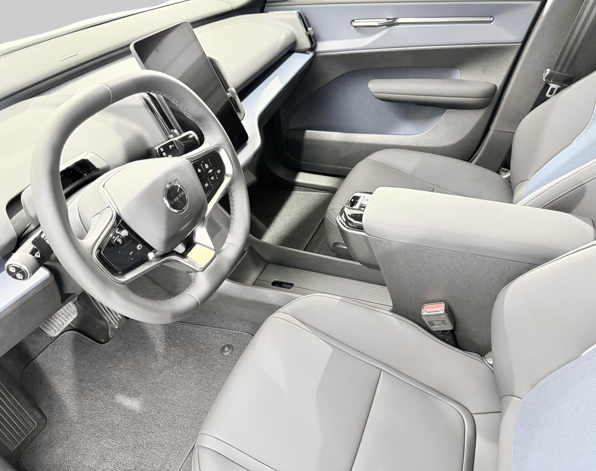 VOLVO EX 30 E60 Twin Plus Performance-image-2