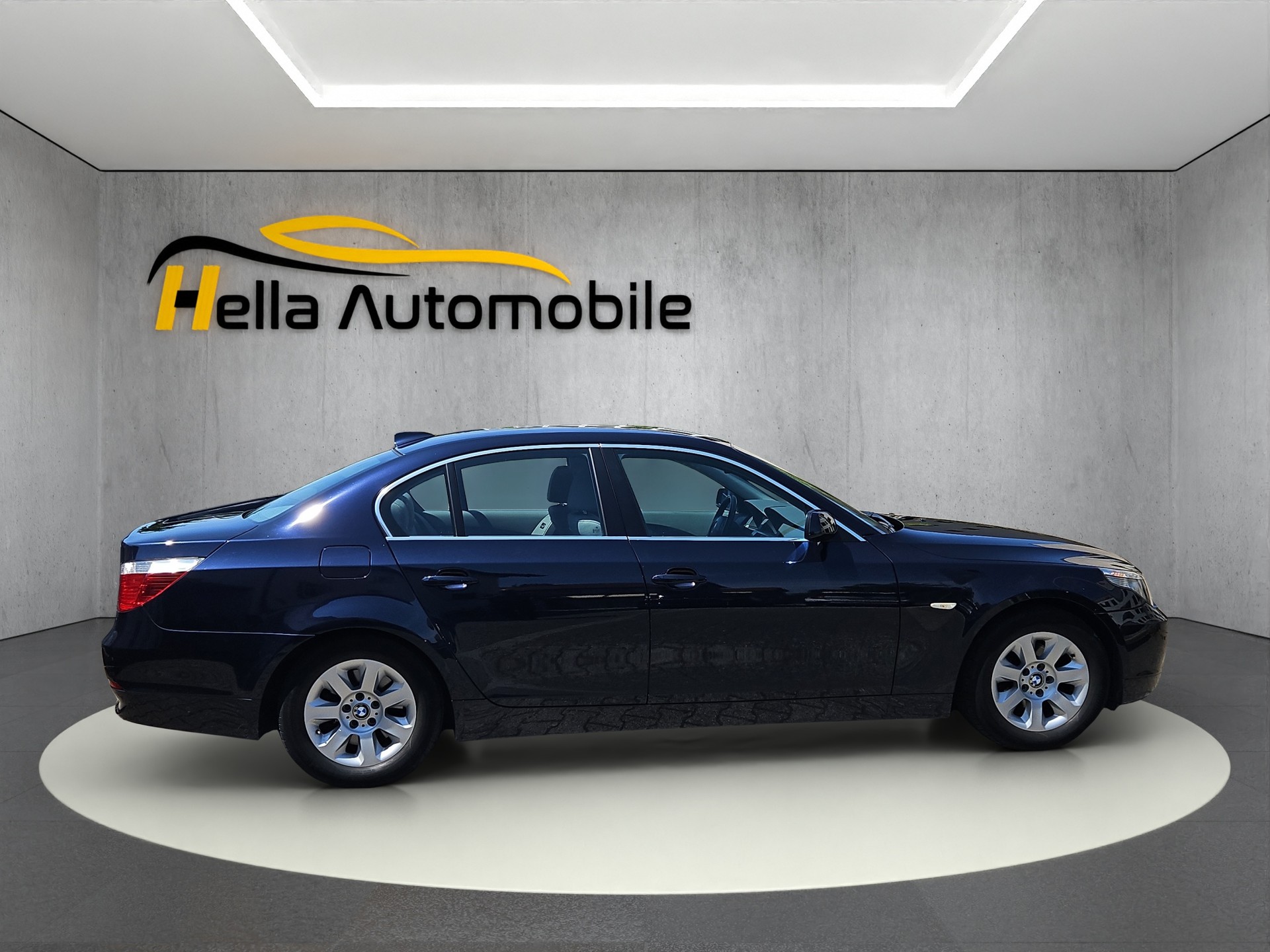 BMW 523i-image-2