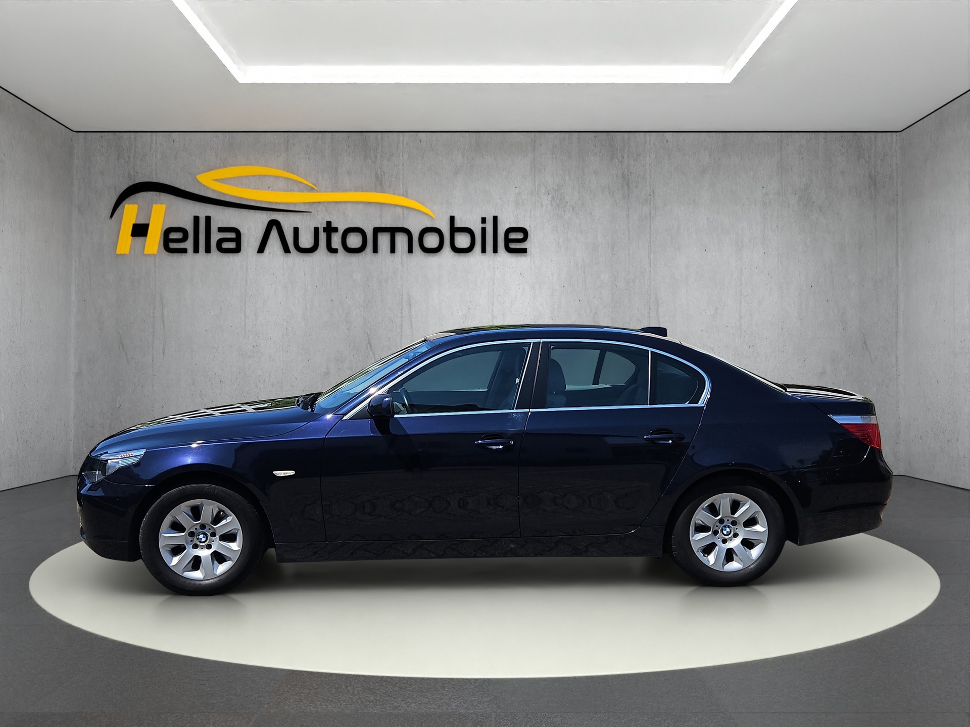 BMW 523i-image-6