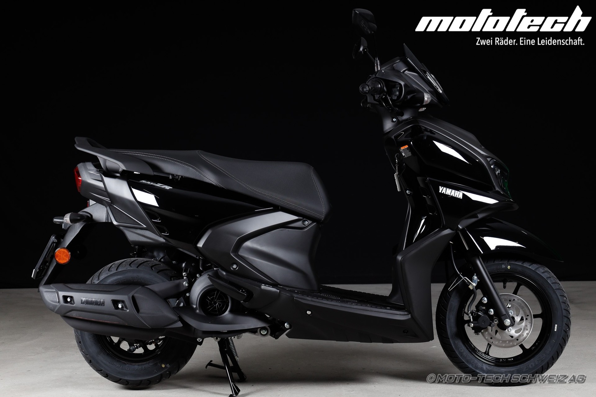 YAMAHA RayZR 125-showroom-element-1