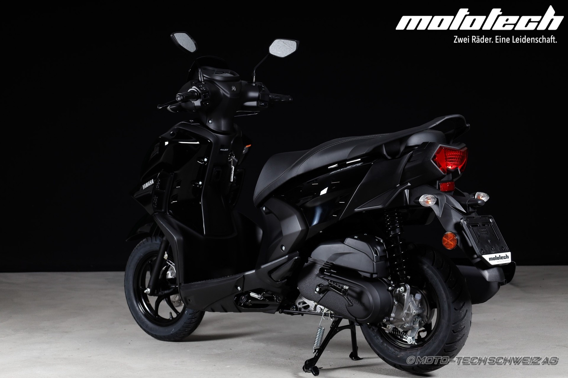 YAMAHA RayZR 125-showroom-element-3