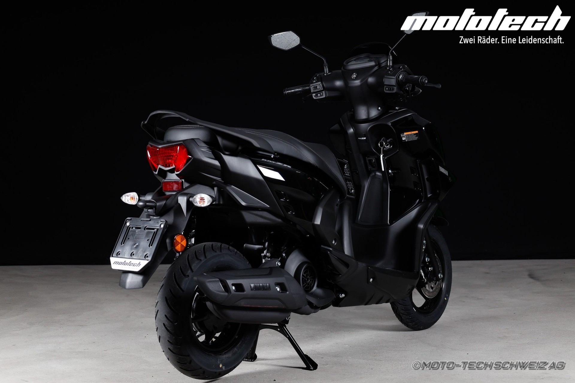 YAMAHA RayZR 125-showroom-element-2