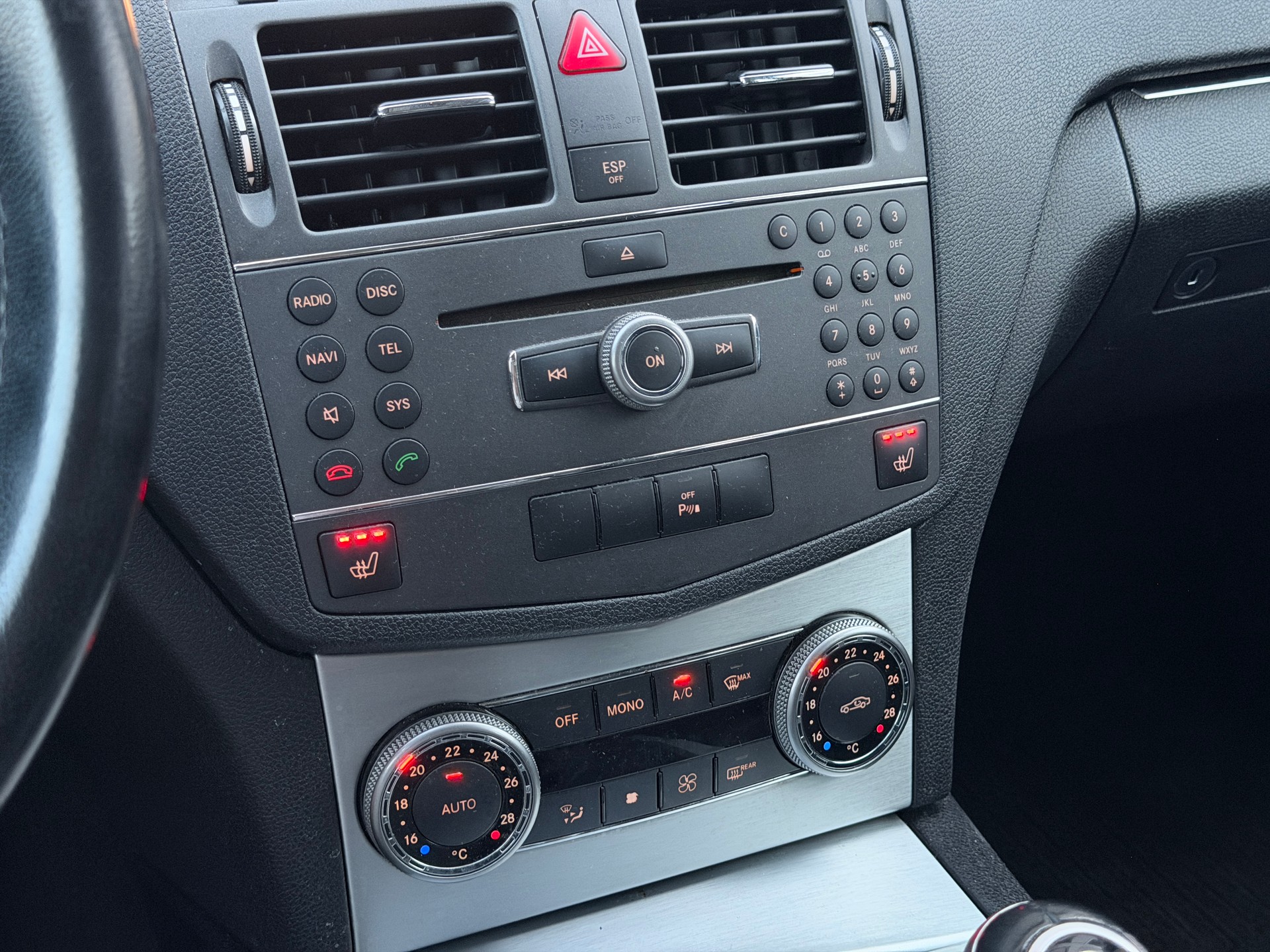 MERCEDES-BENZ C 200 CGI BlueEfficiency Elégance Automatic-image-7