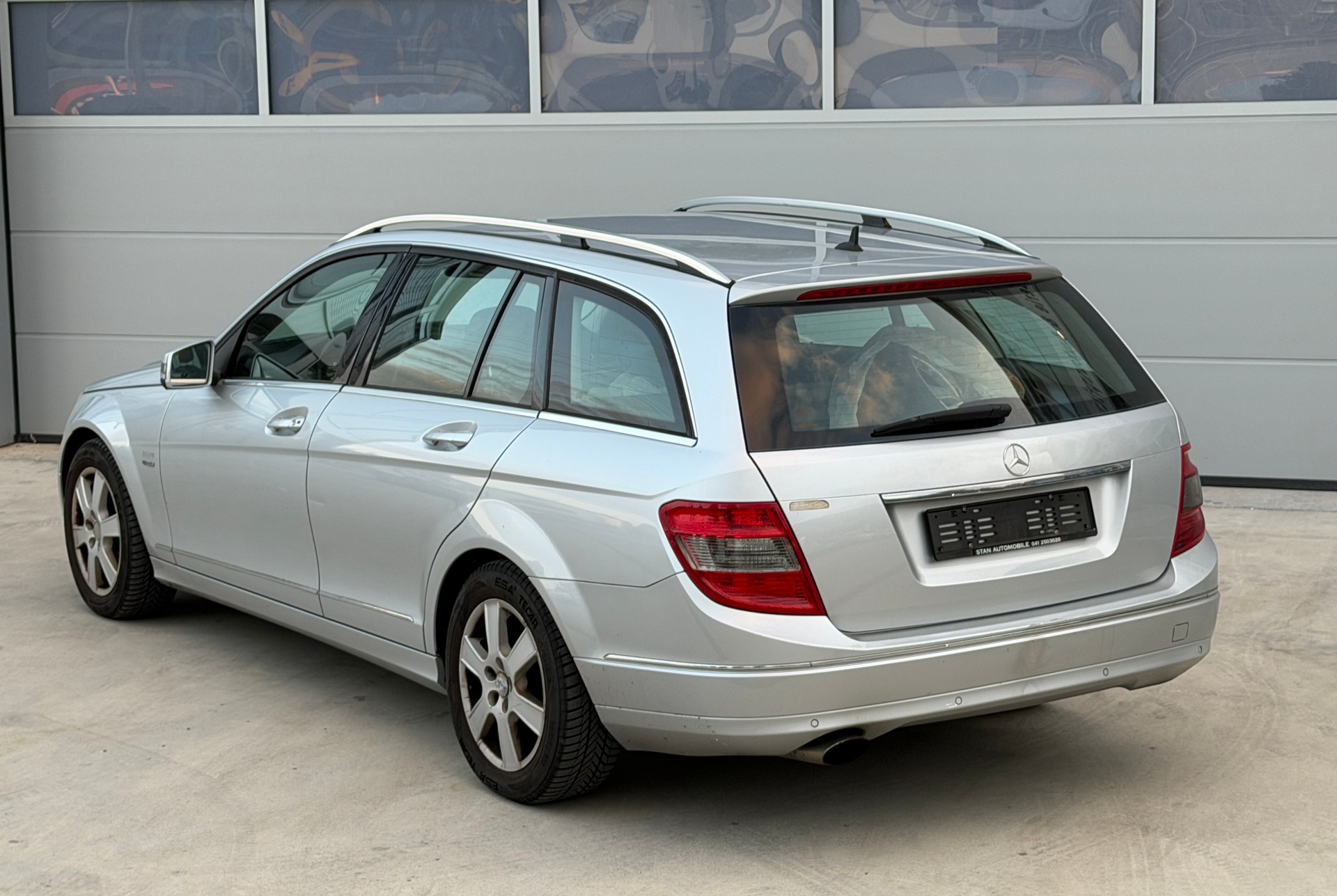 MERCEDES-BENZ C 200 CGI BlueEfficiency Elégance Automatic-image-2