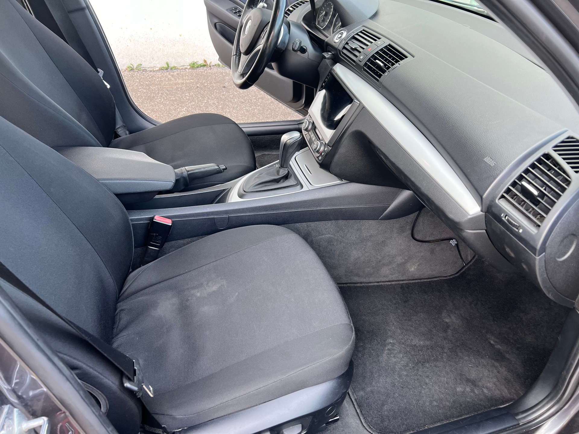 BMW 130i Steptronic-image-7
