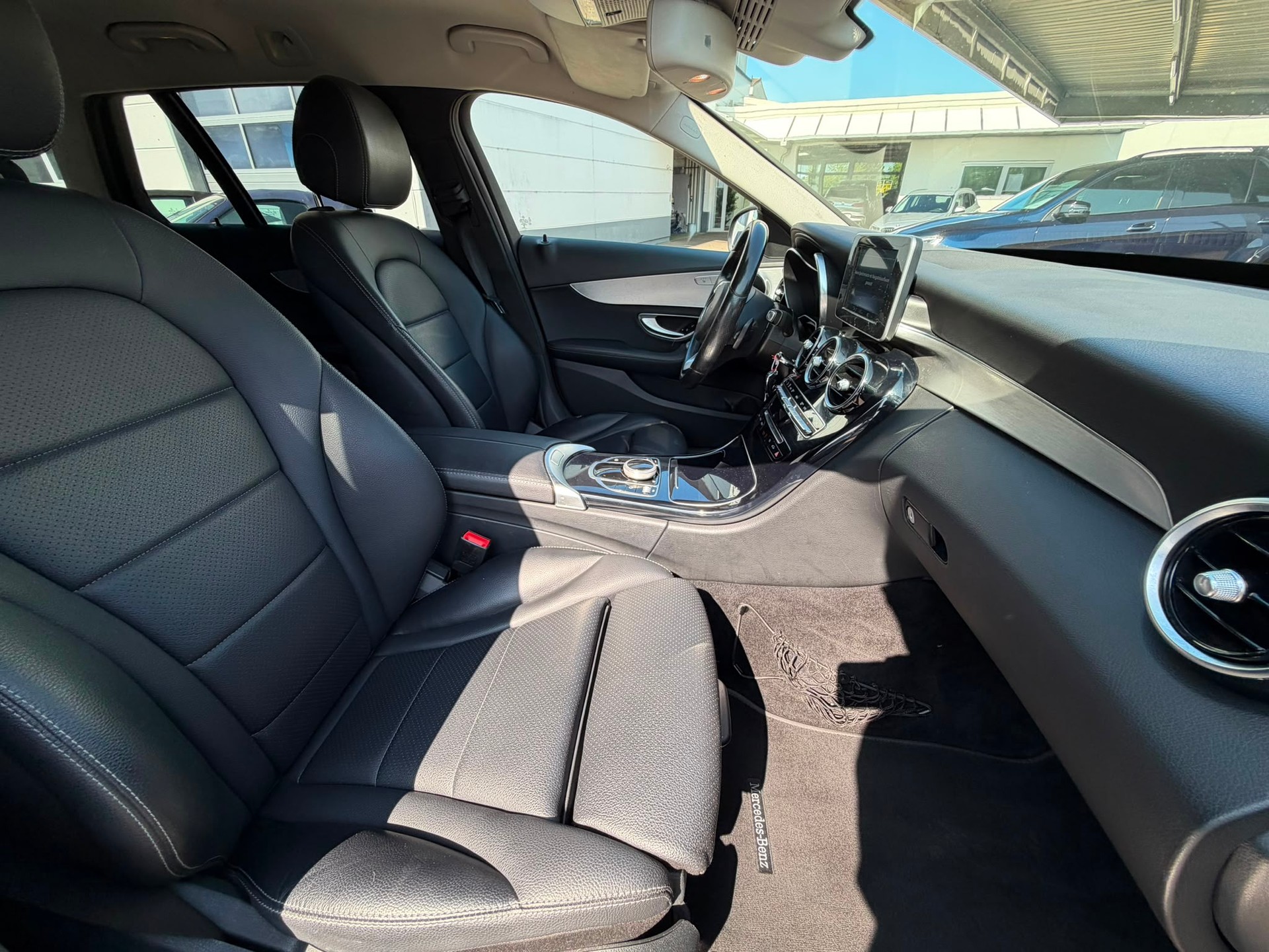 MERCEDES-BENZ C 220 d Swiss Star Avantgarde 4Matic 9G-Tronic-image-13