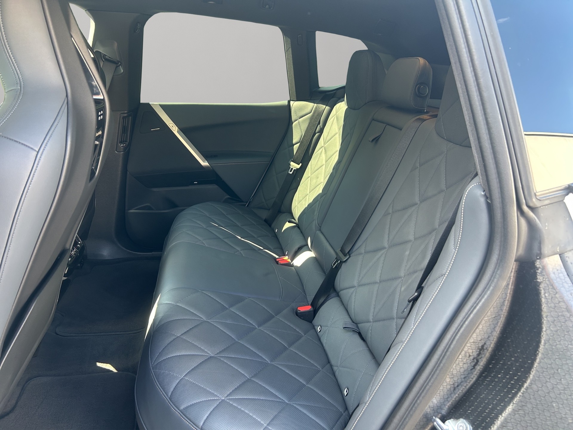 BMW iX xDrive40-image-18