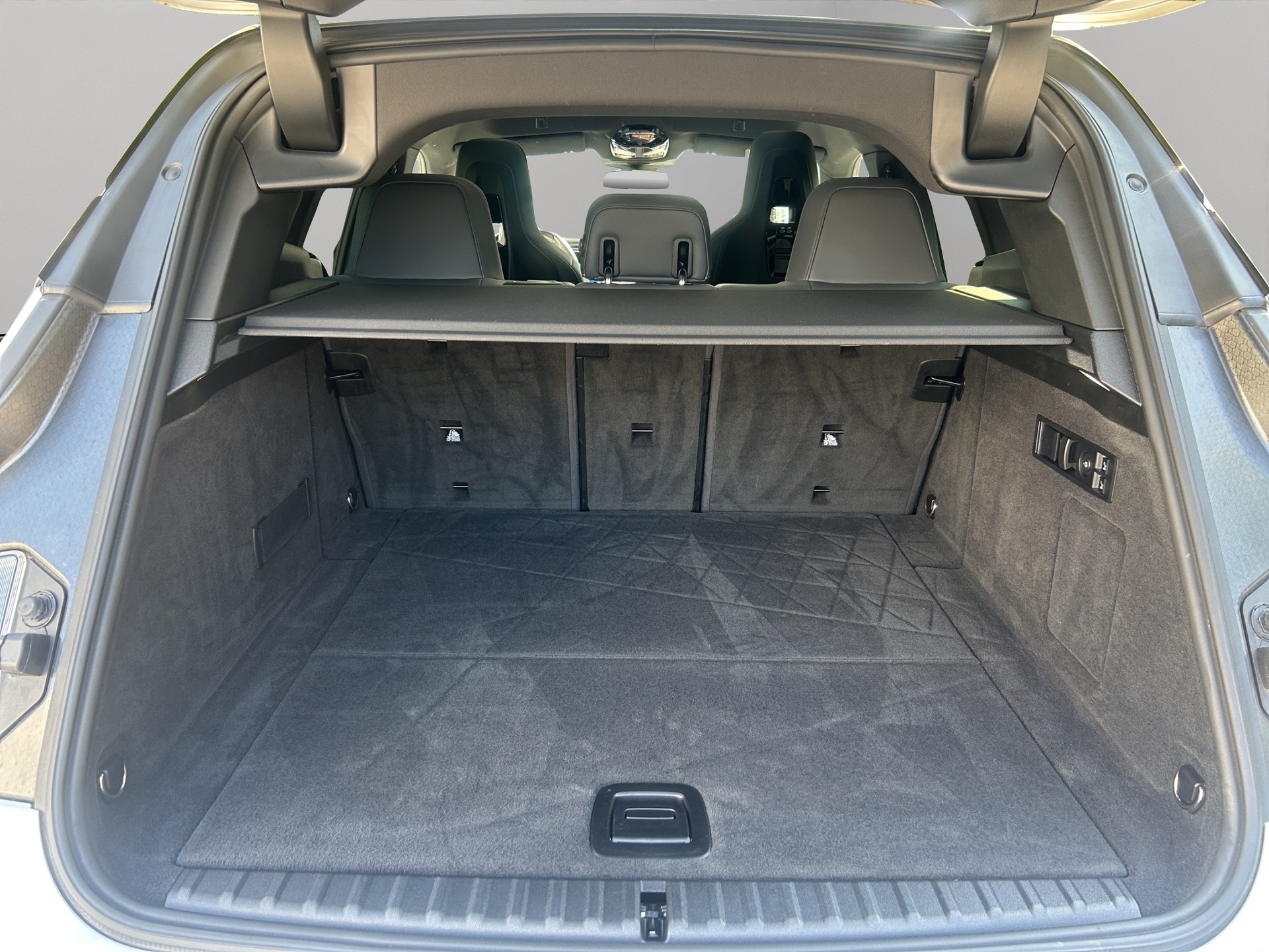BMW iX xDrive40-image-19