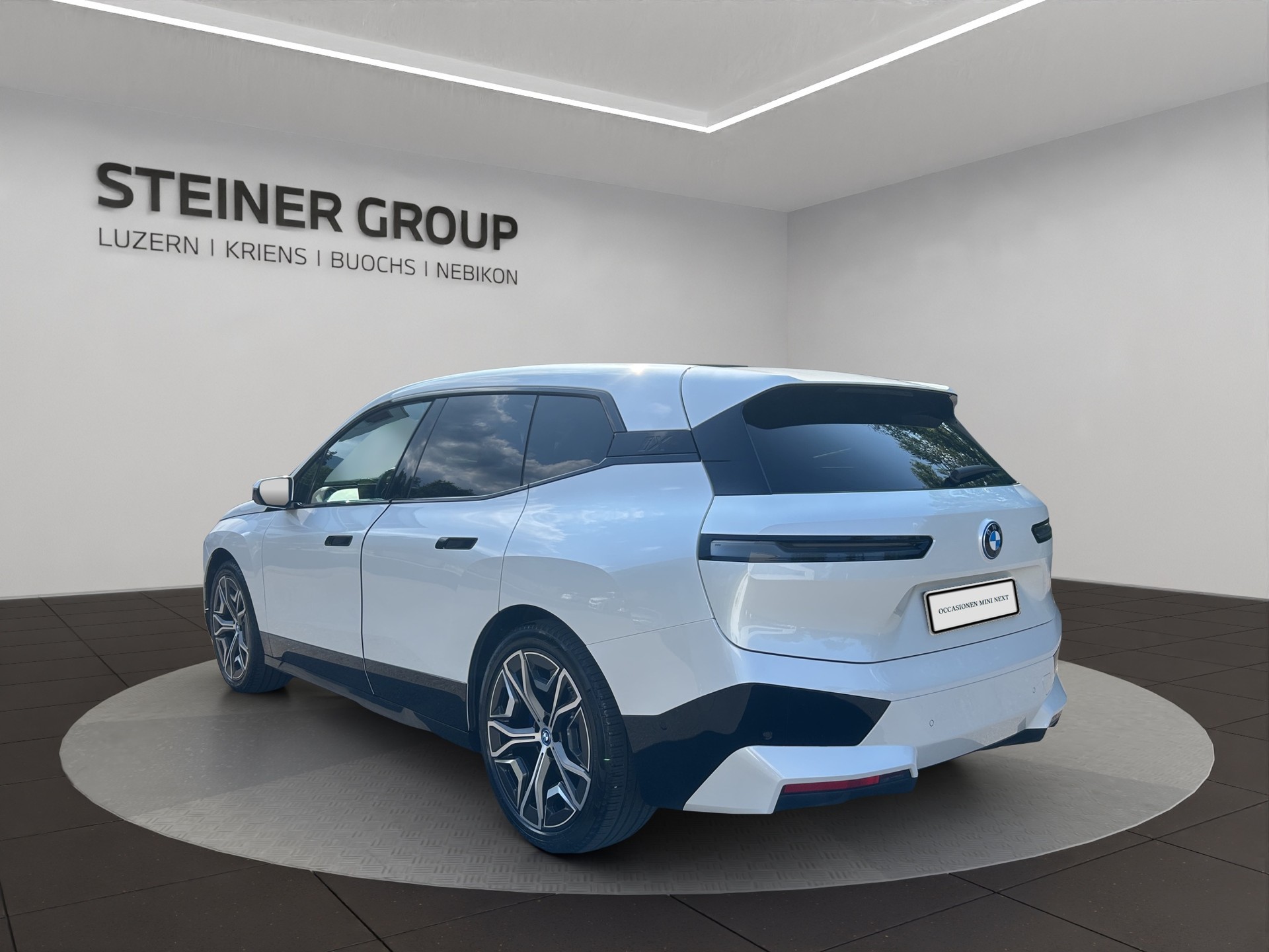 BMW iX xDrive40-image-6