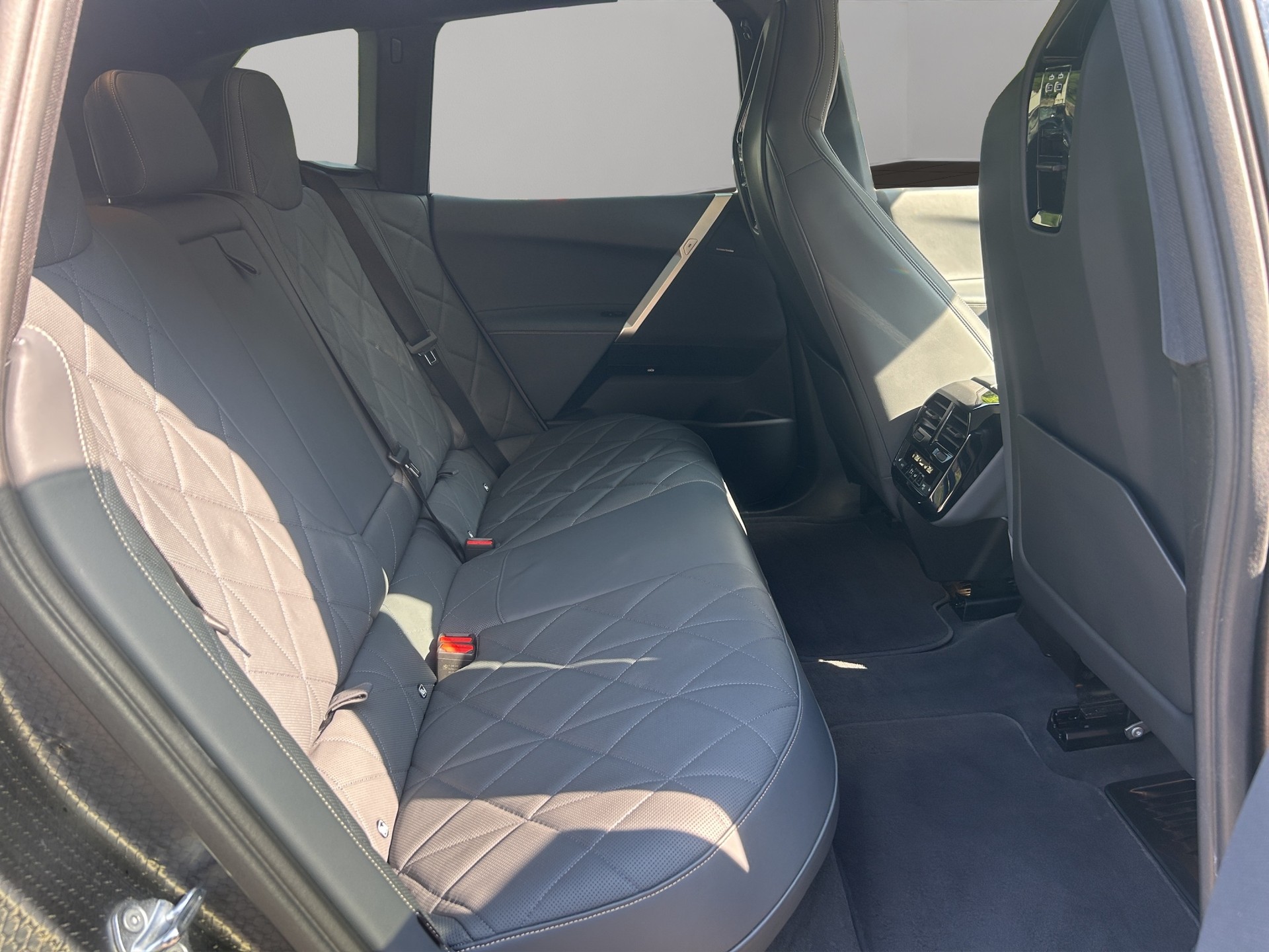 BMW iX xDrive40-image-21